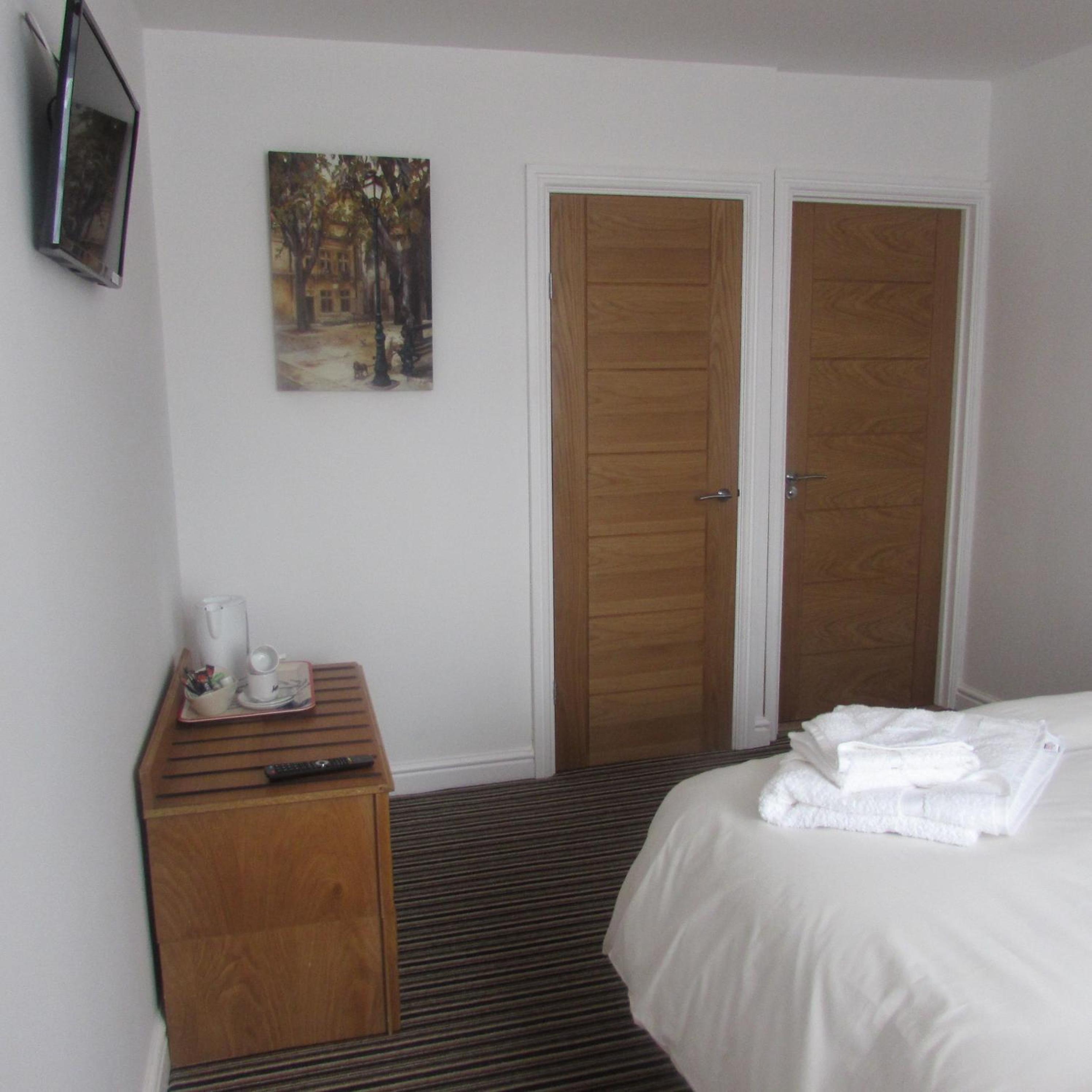 Double Room with Private Bathroom - Photo 4