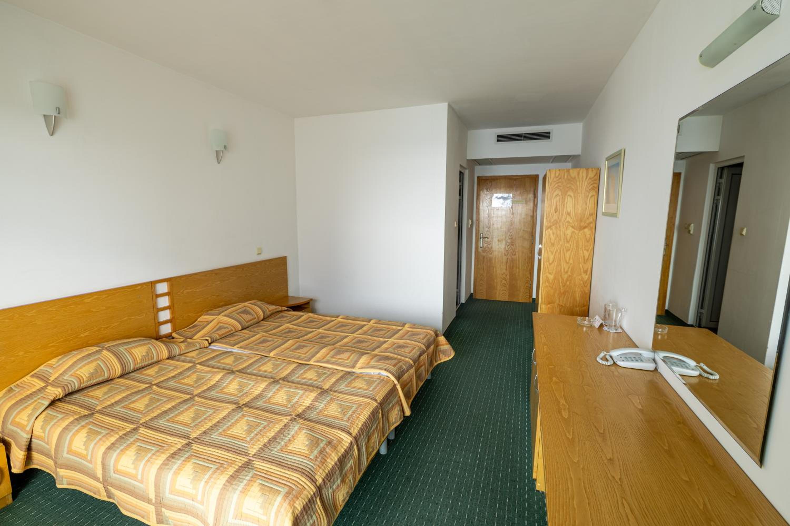 Superior Twin Room with Front Sea View photo 1