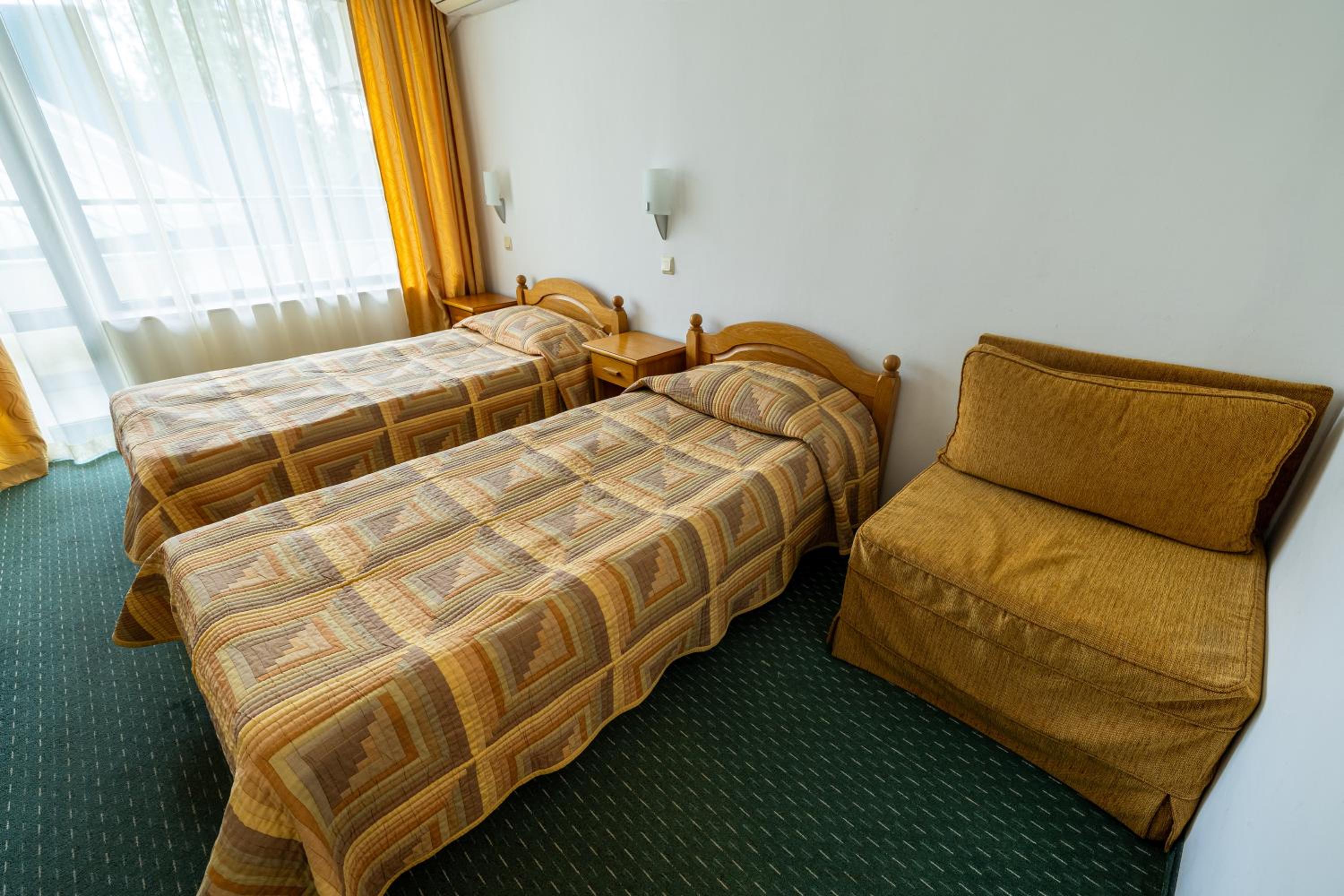 Economy Twin Room (2 Adults) photo 3