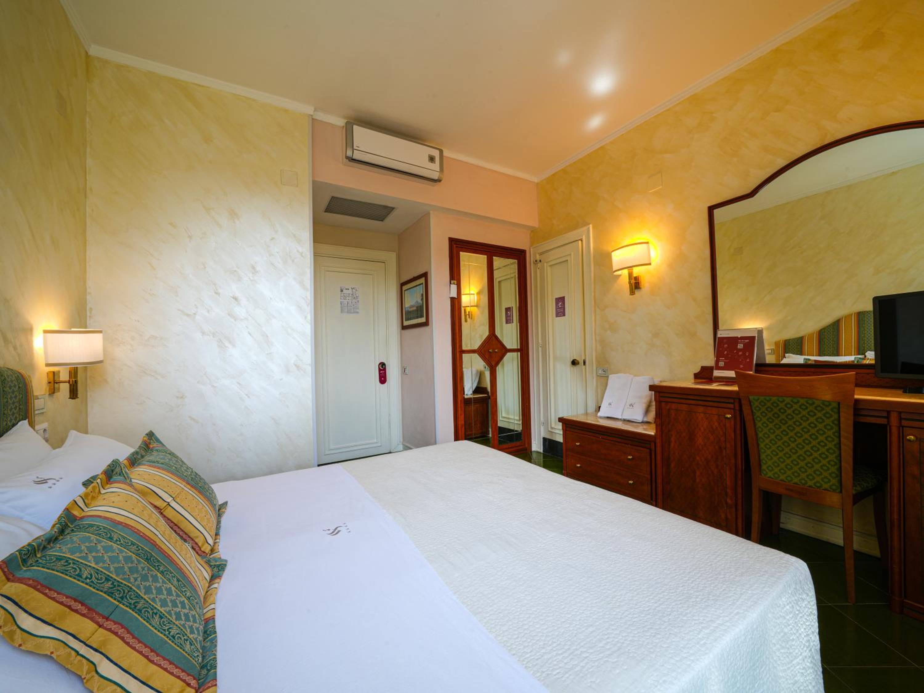 Standard Double Room - Photo 7