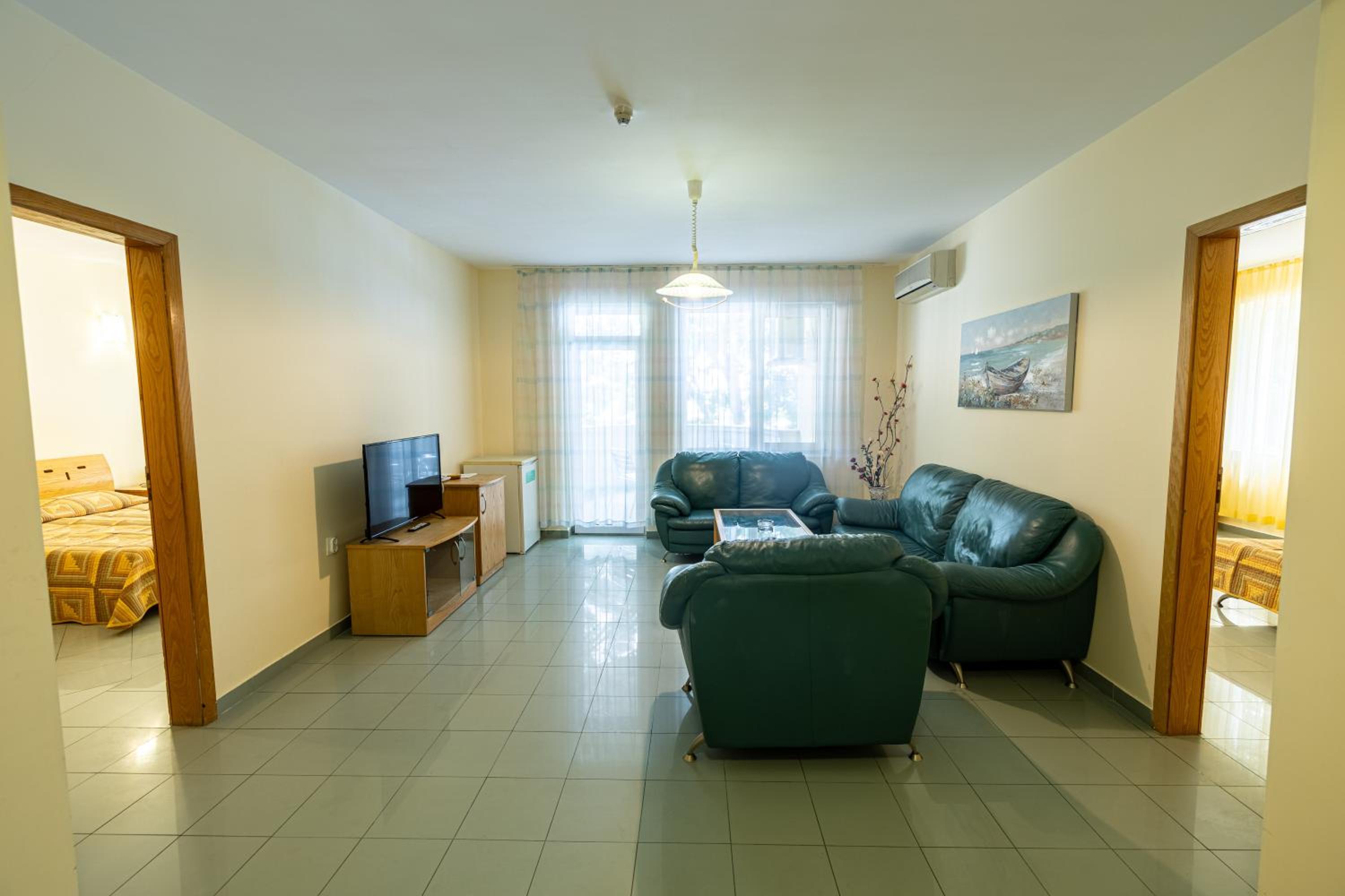 Two-Bedroom Suite with Balcony photo 2