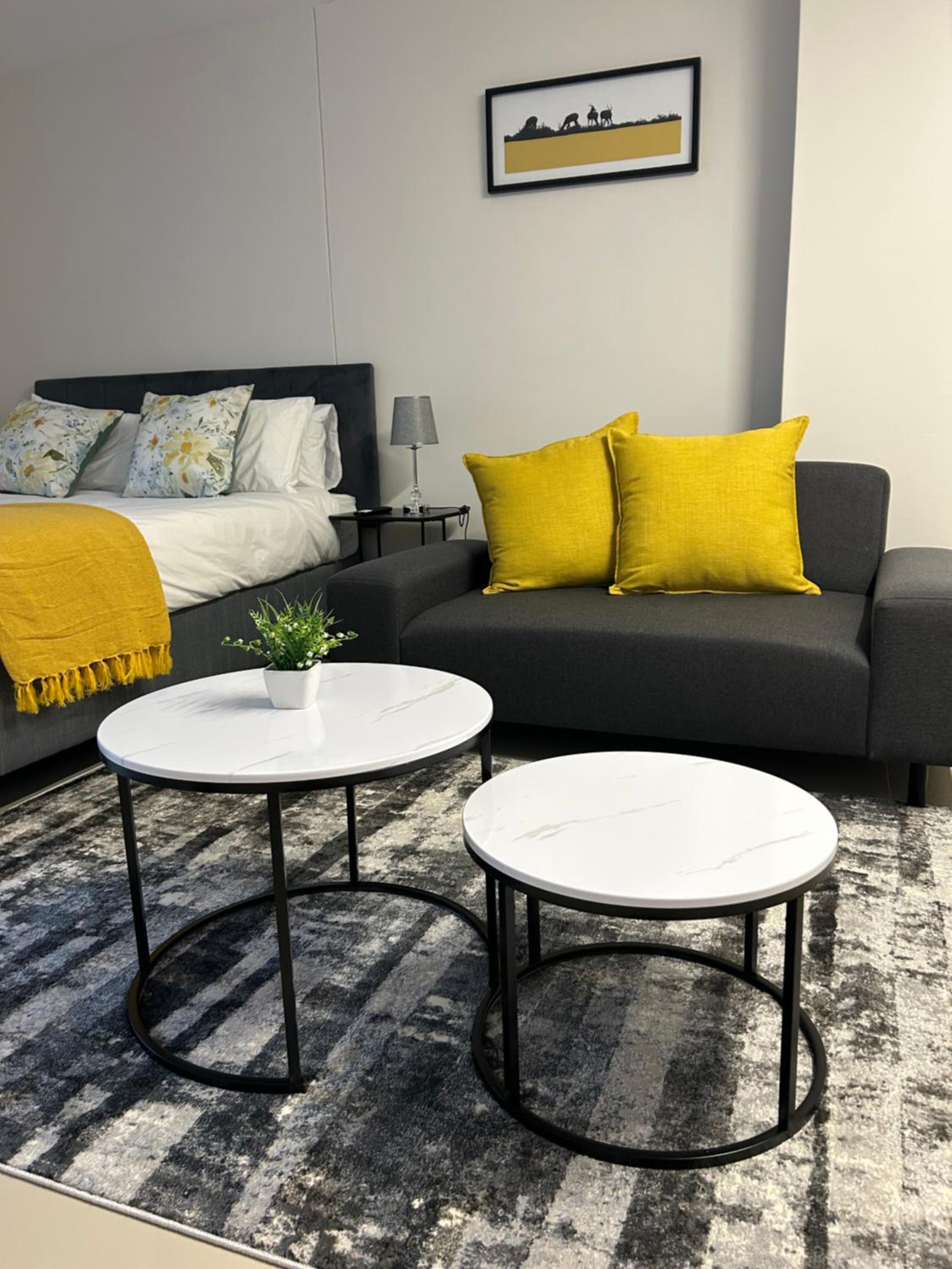 One-Bedroom Apartment photo 1