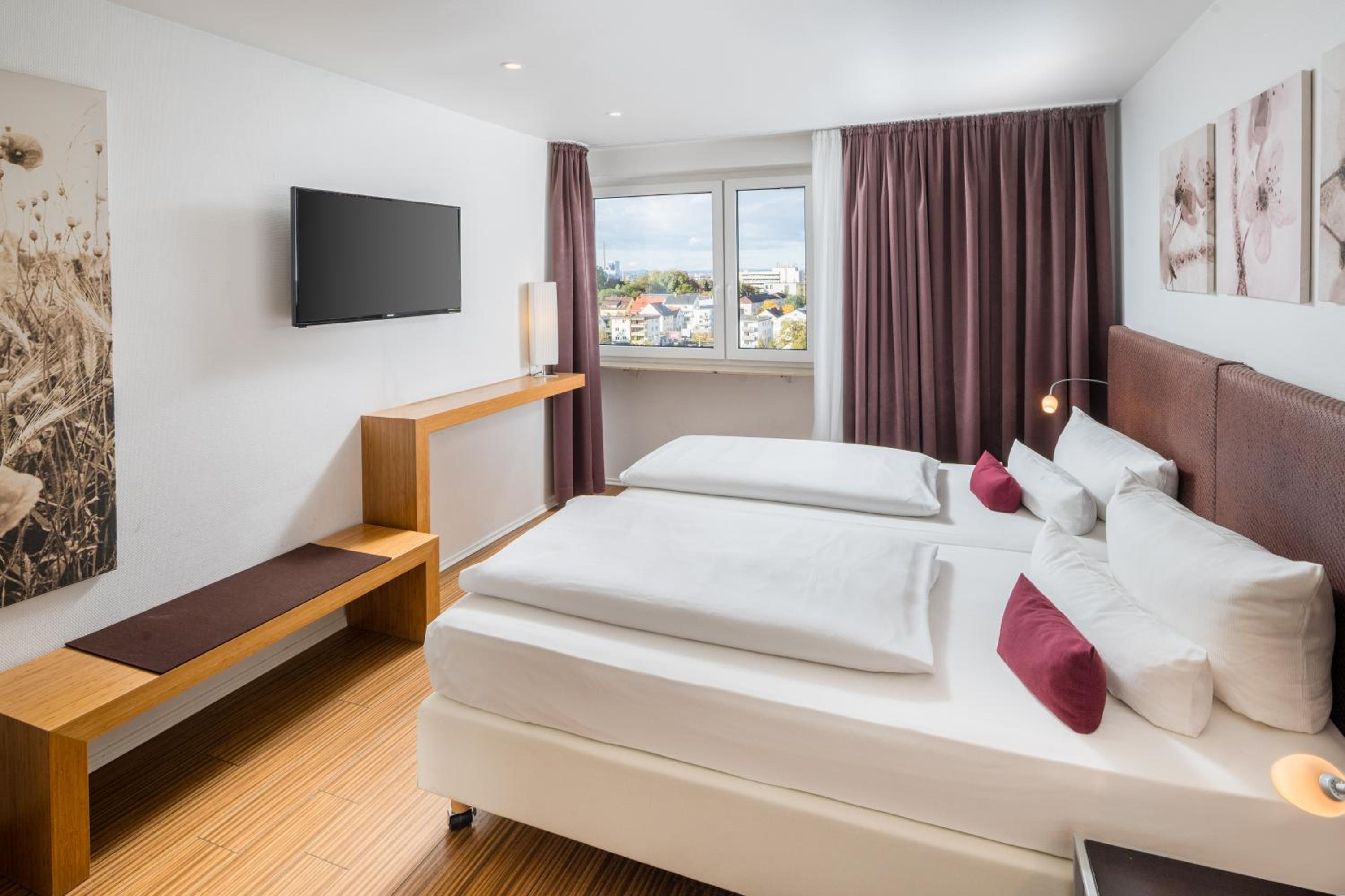 Air-Conditioned Suite - Photo 1