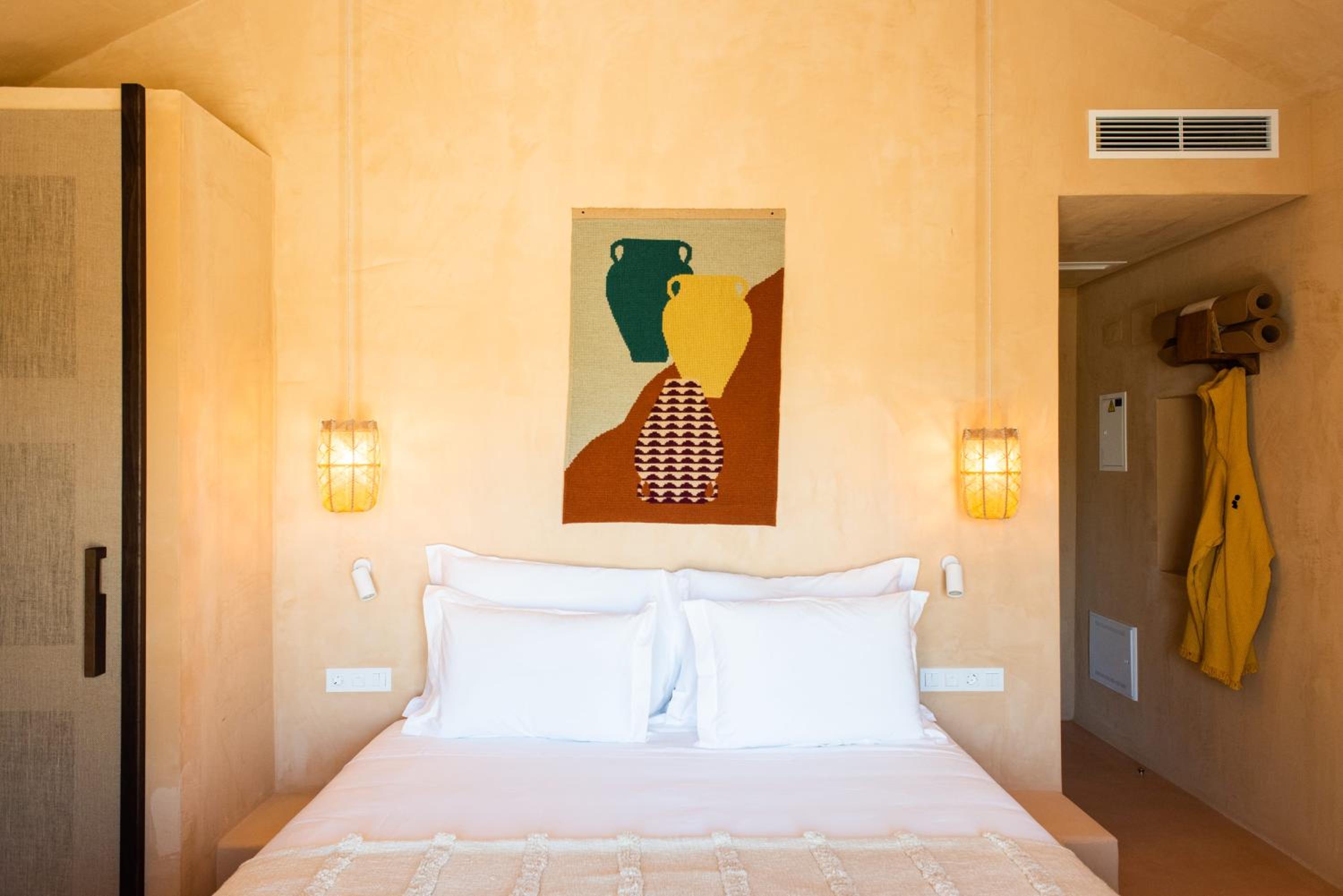 Double Room with Pool View - Photo 11