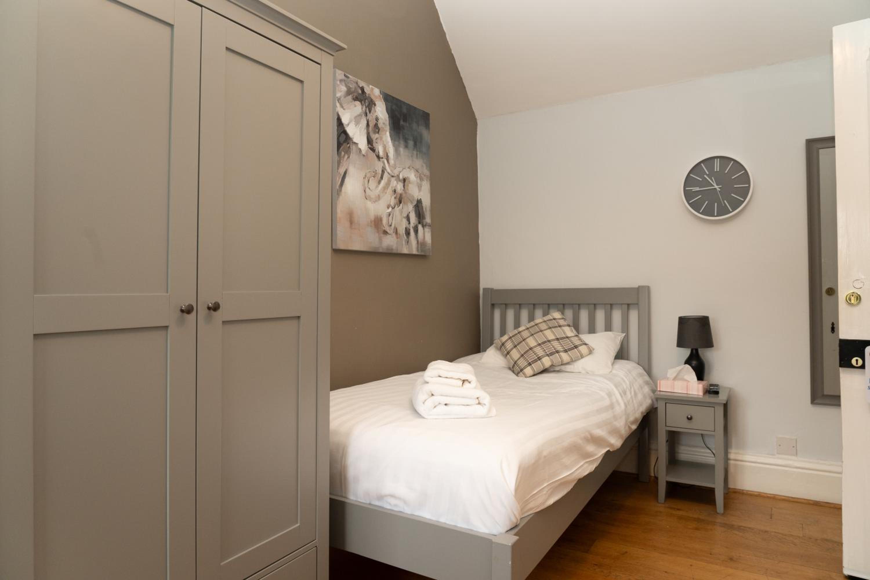 Twin Room - Photo 6