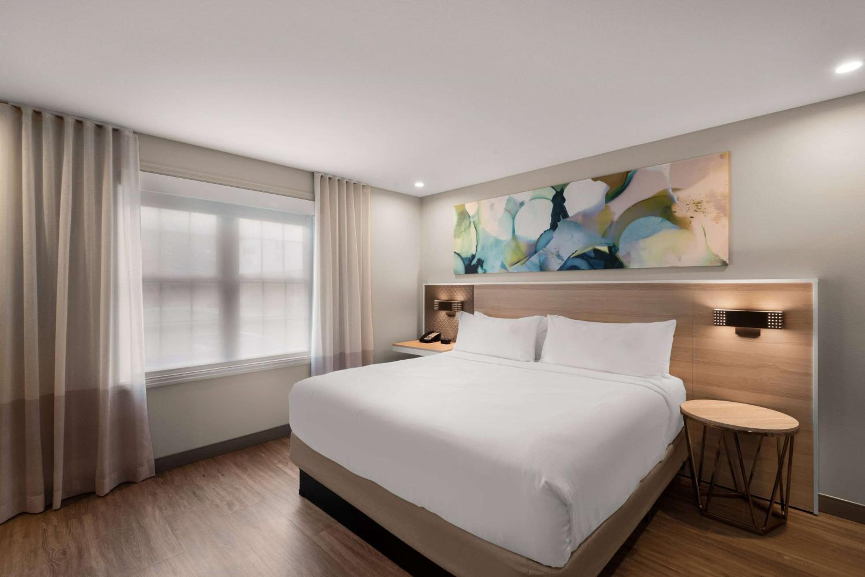 King Suite with Garden View - Non-Smoking - Photo 1