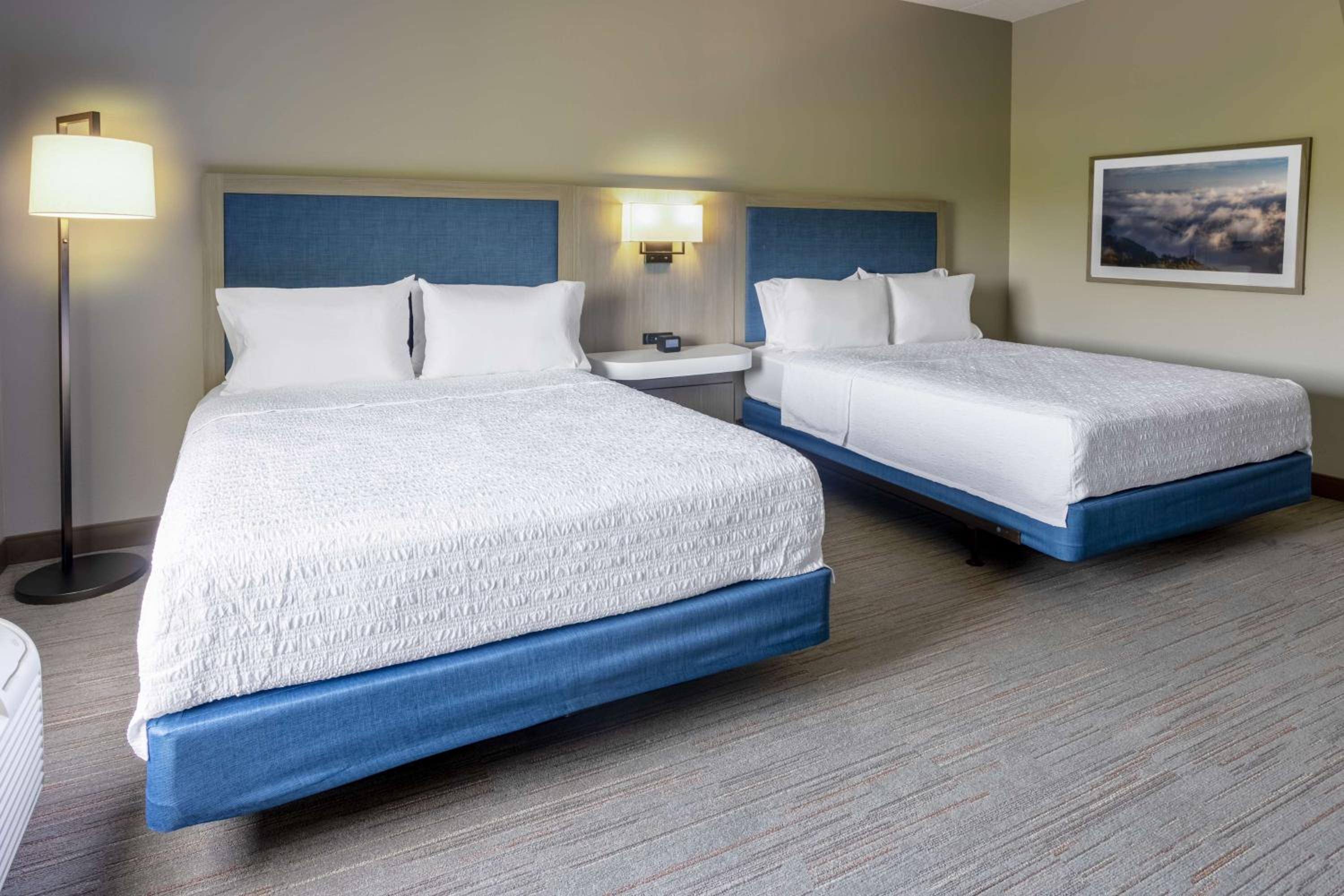 Room with Two Queen Beds - Non-Smoking - Photo 2