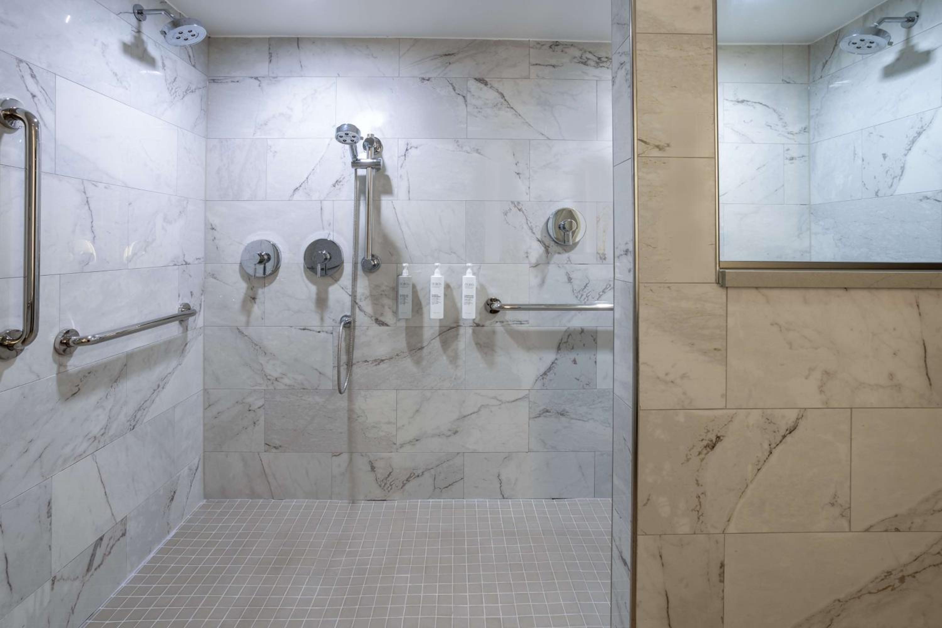 King Studio Suite - Non-Smoking - Photo 7