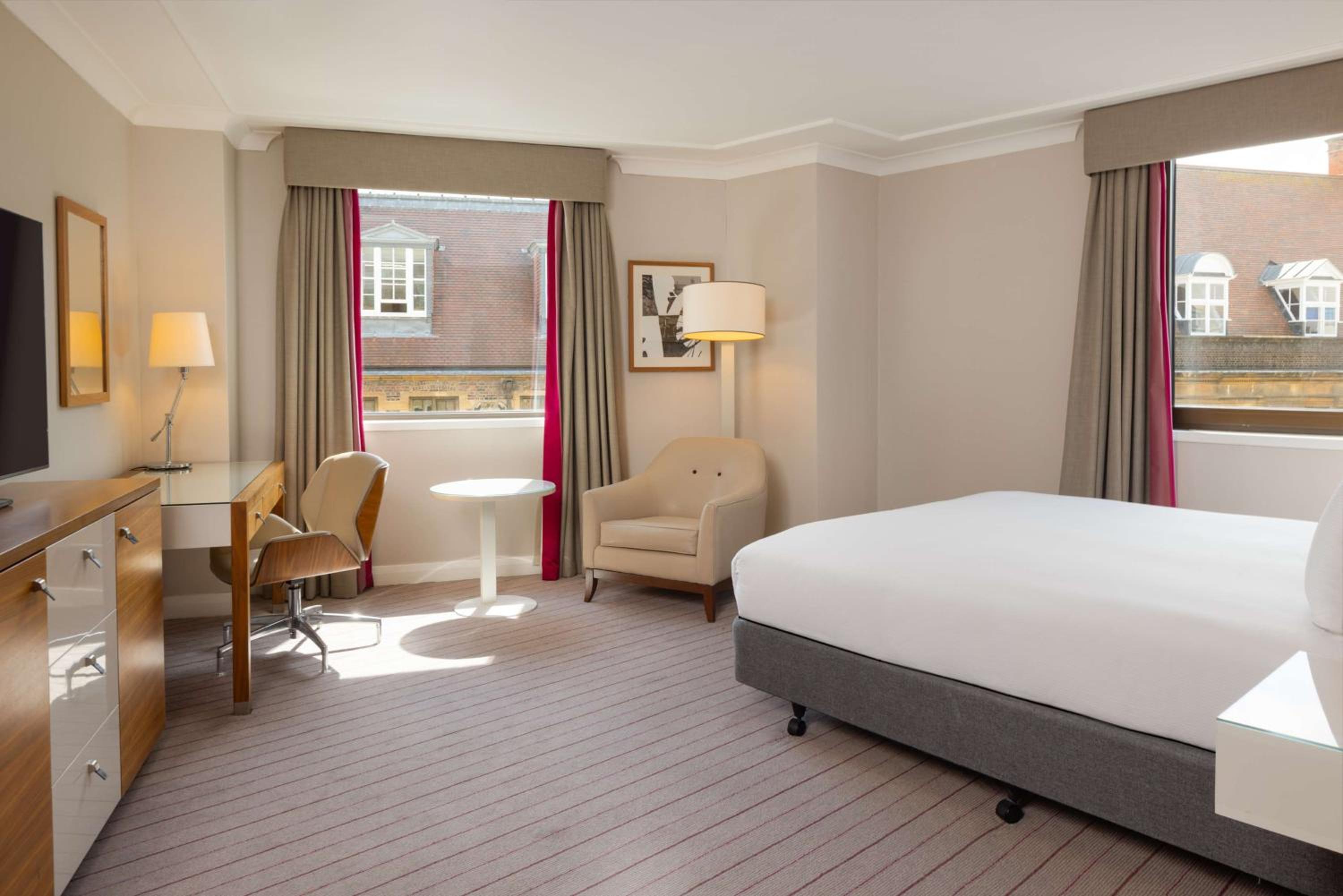 Executive Corner King Room with View - Photo 2