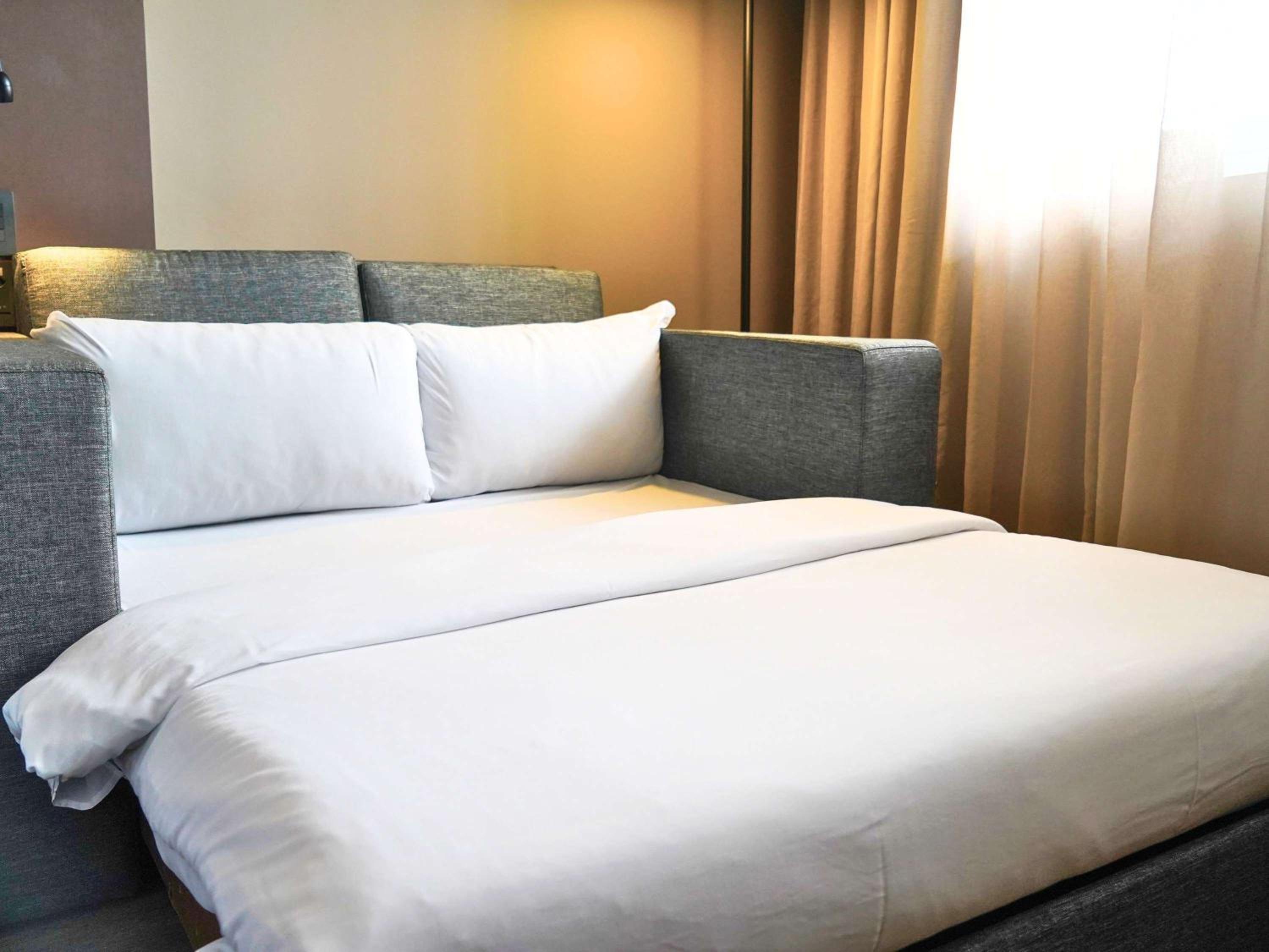 Superior Room with One Double Bed and Sofa Bed photo 2