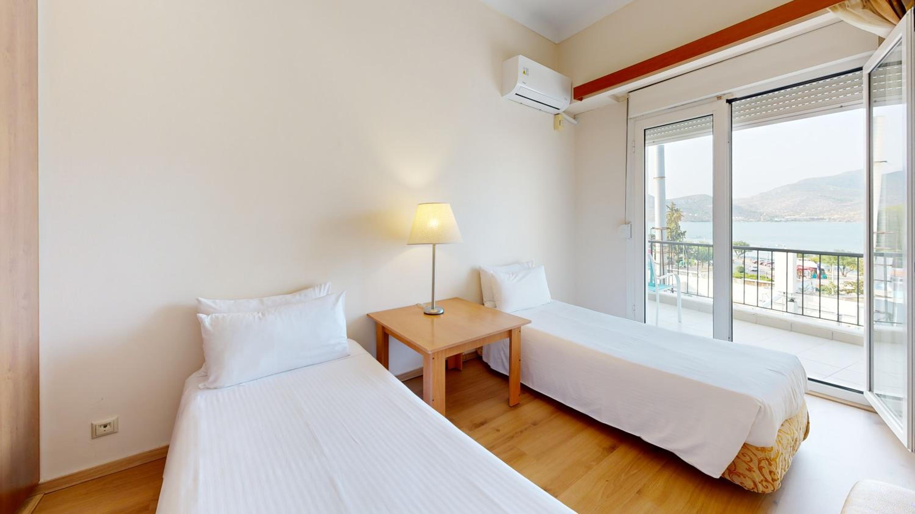 Family Connecting Double Rooms with Sea View - Photo 6