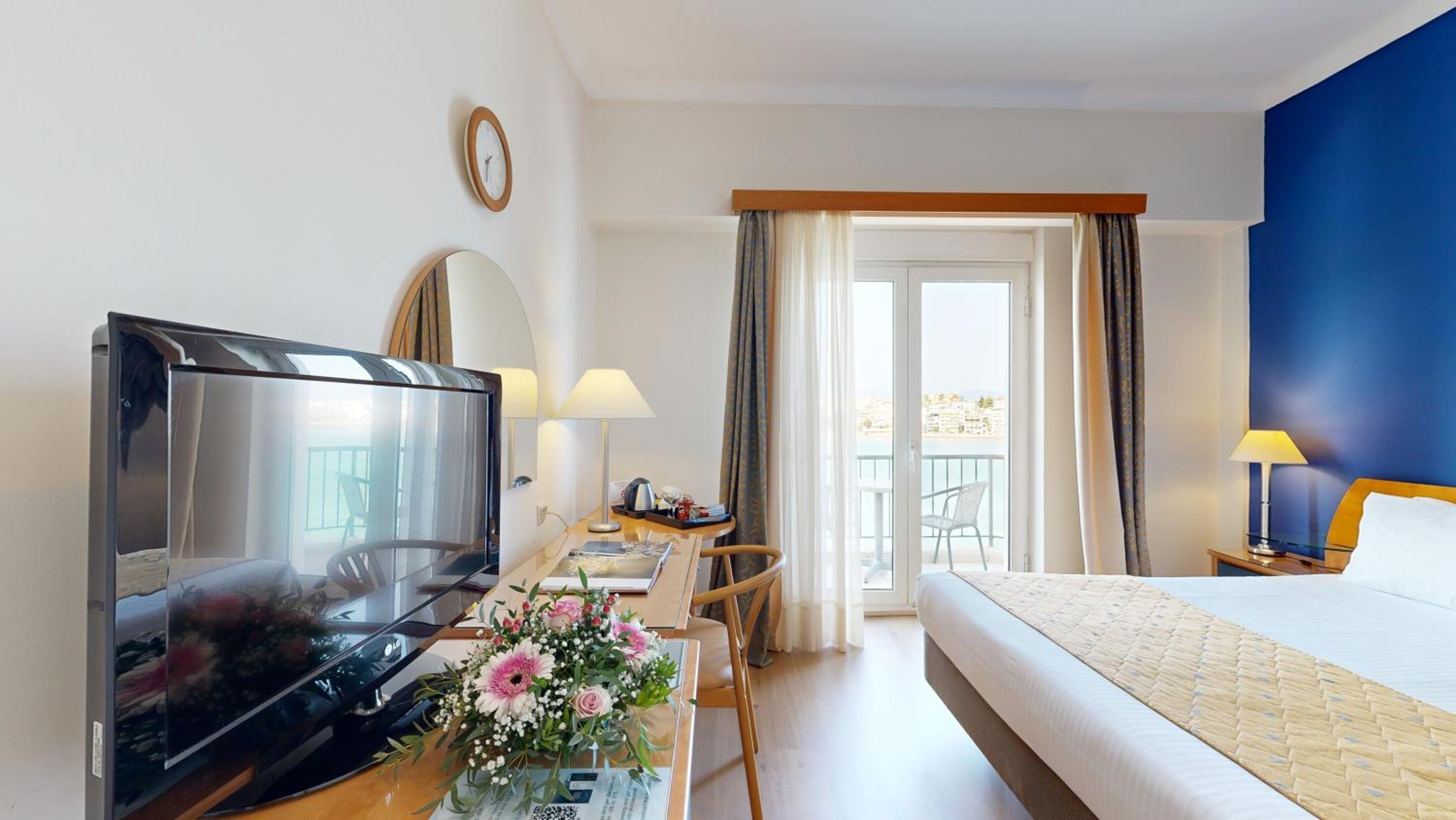  Superior Double or Twin Room with Sea view - Photo 3