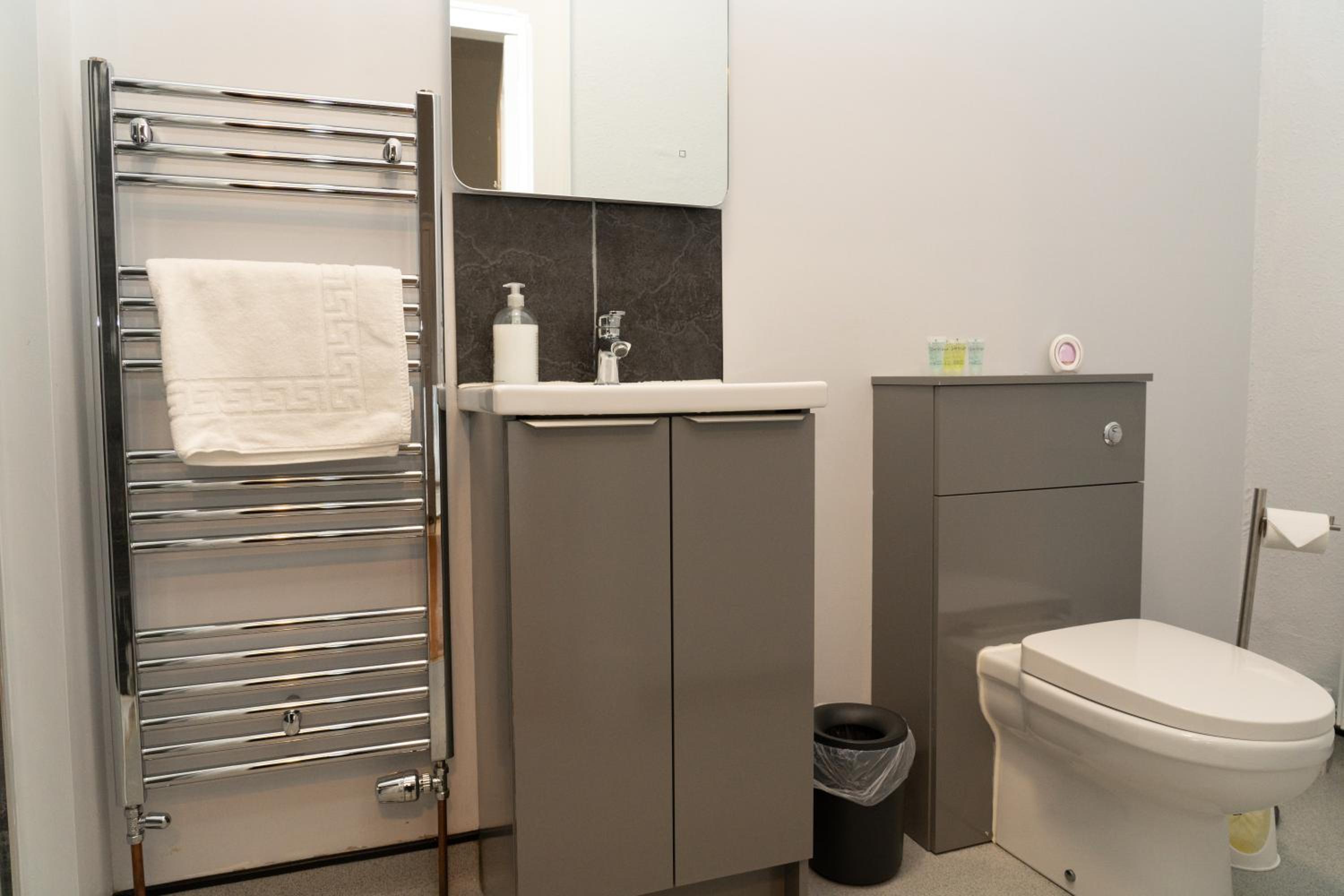 Single Room with Bathroom photo 3
