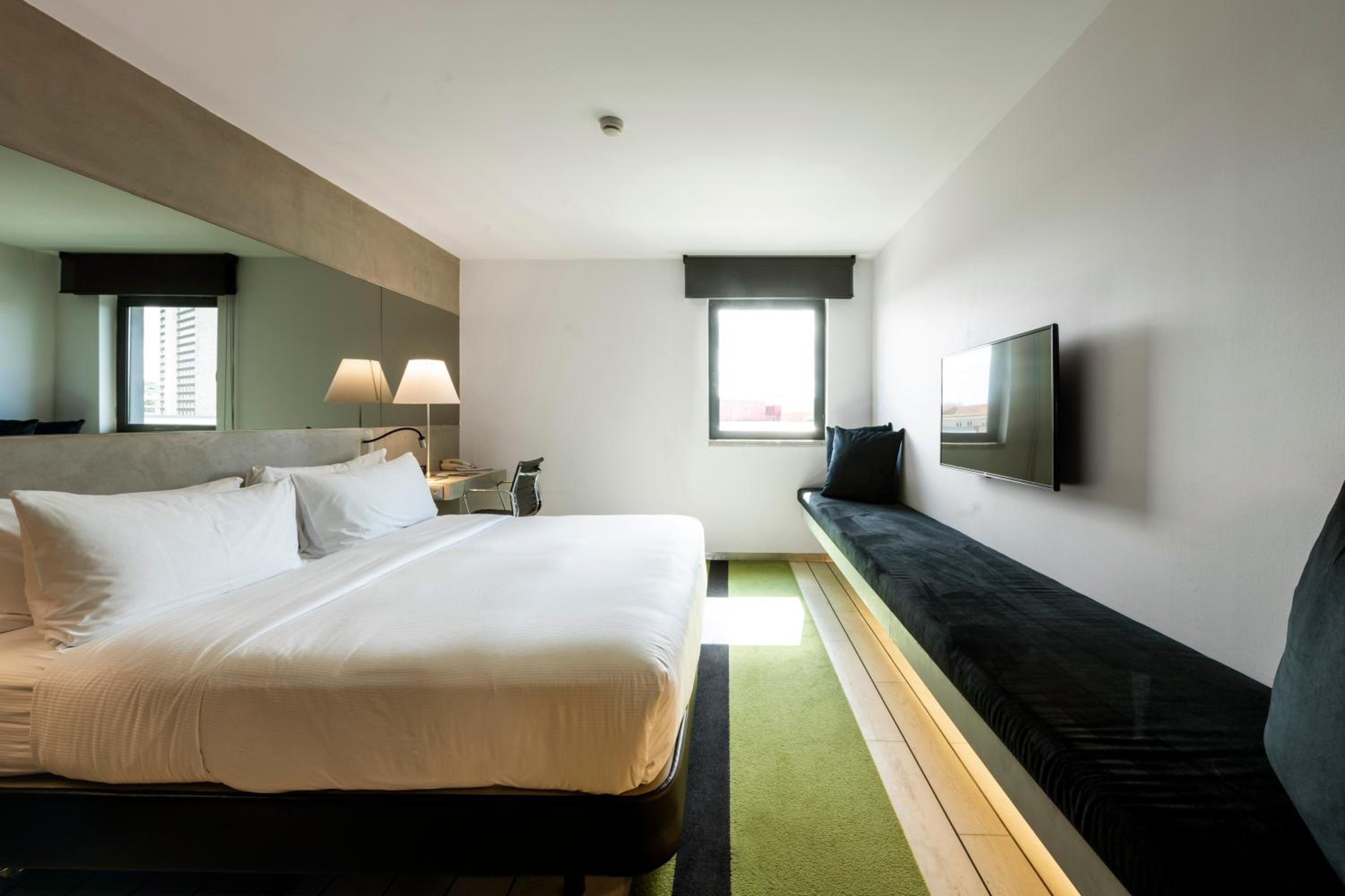 King Guest Room - Photo 5