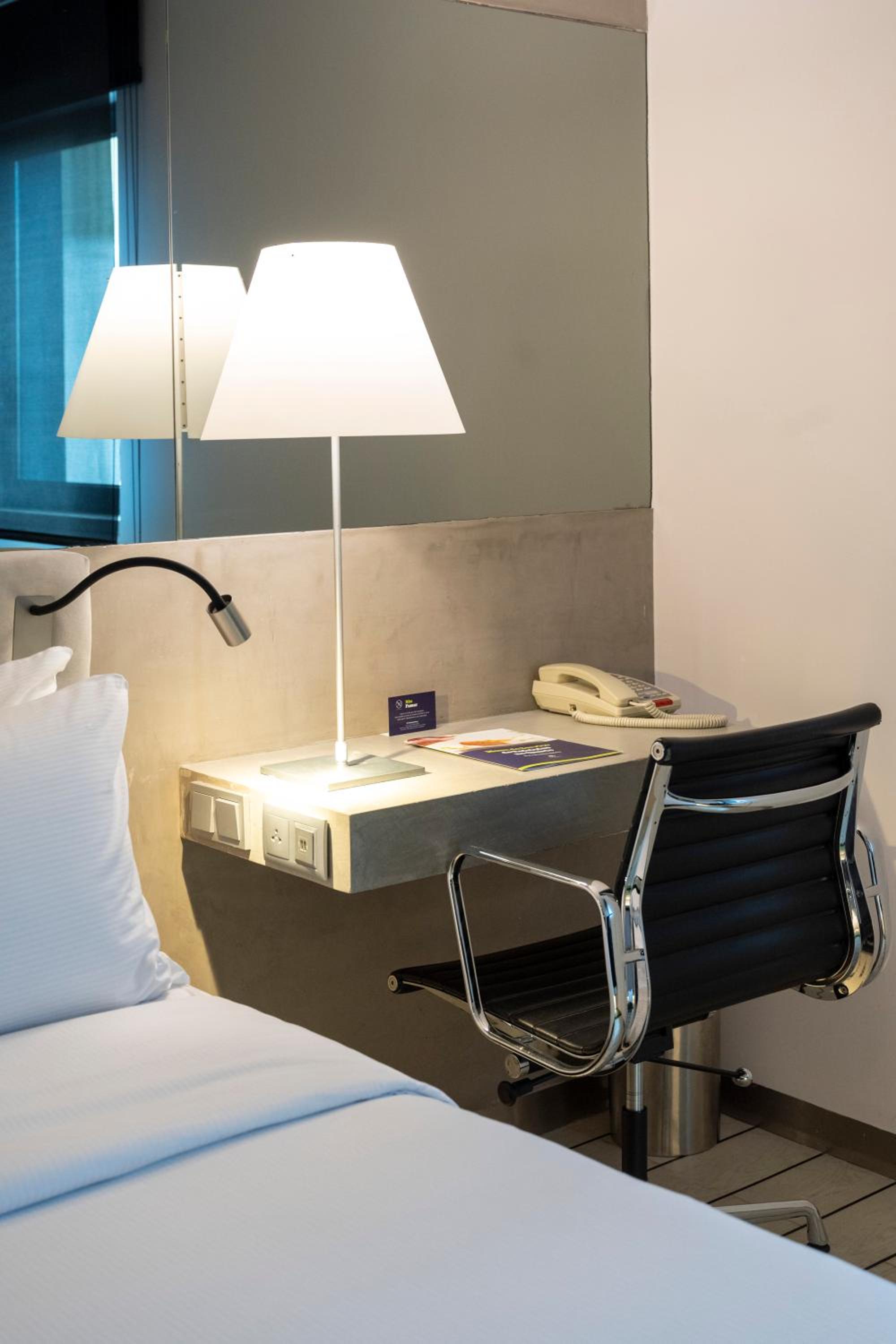 King Guest Room - Photo 6