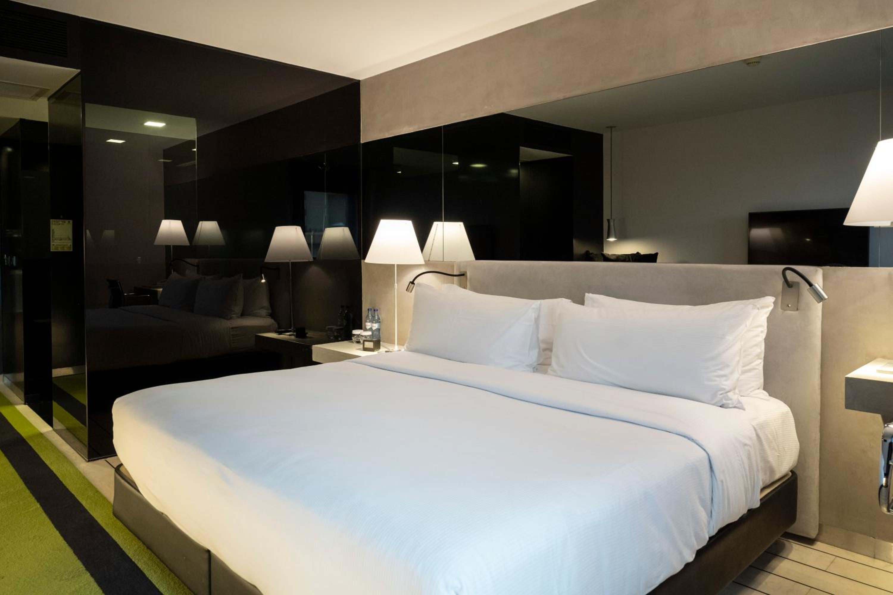 King Guest Room - Photo 10
