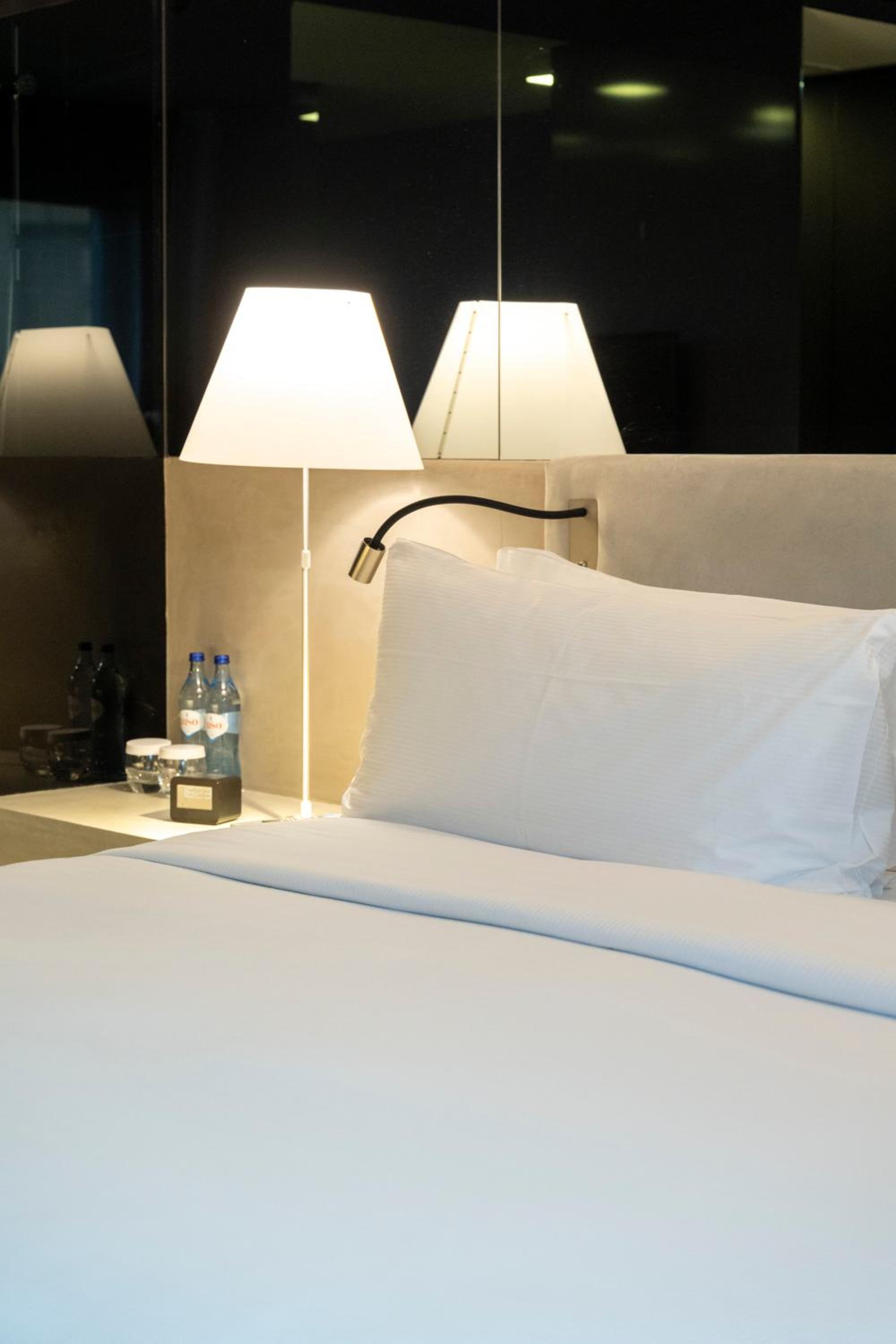 King Guest Room - Photo 4