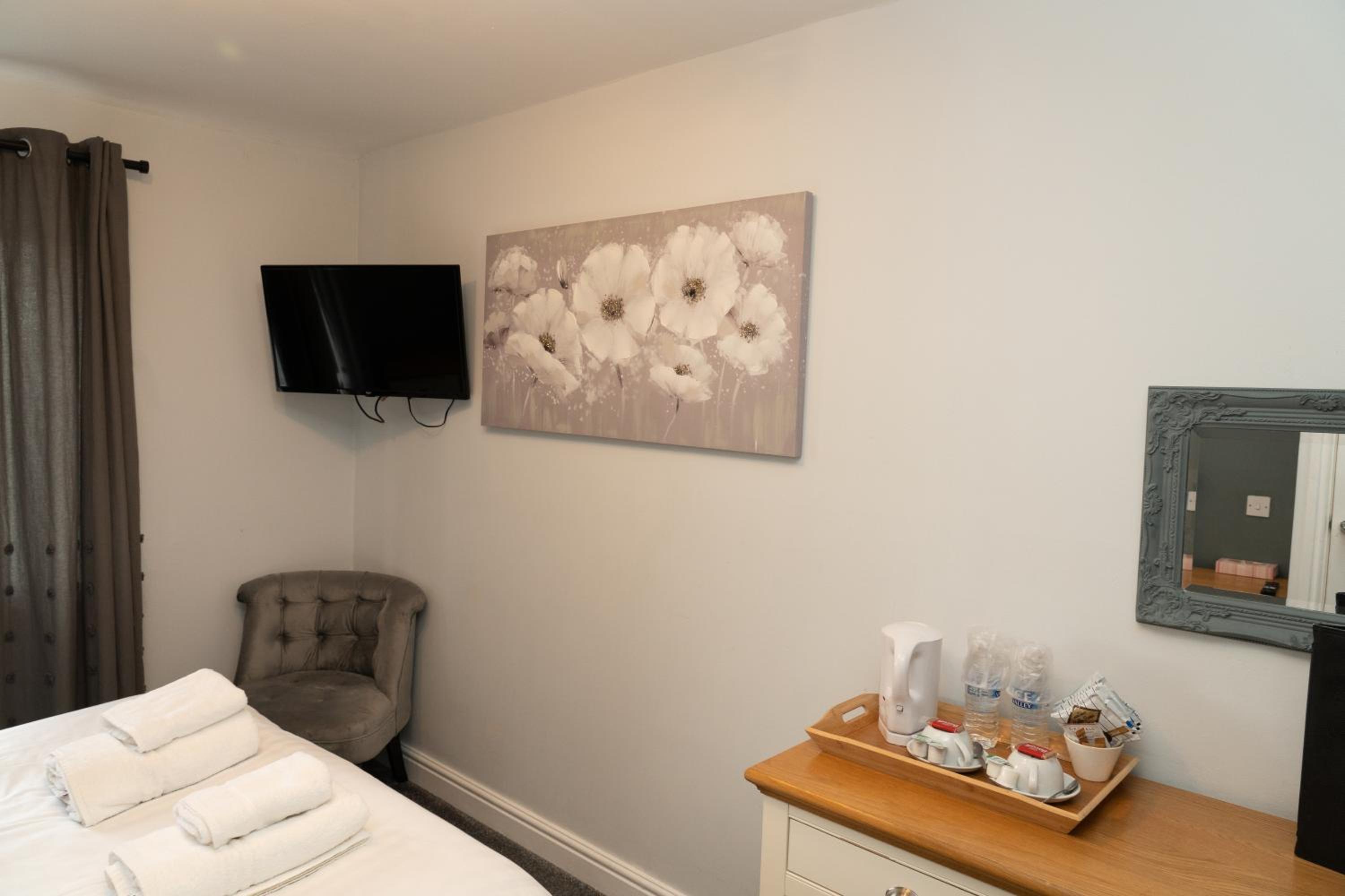 Single Room with Bathroom photo 2