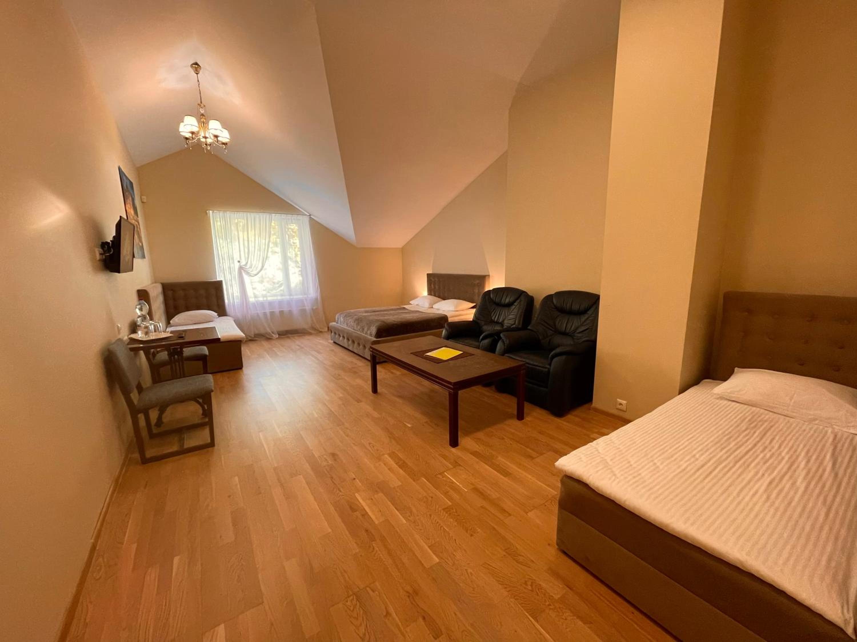 Quadruple Room with Spa Package - Photo 4