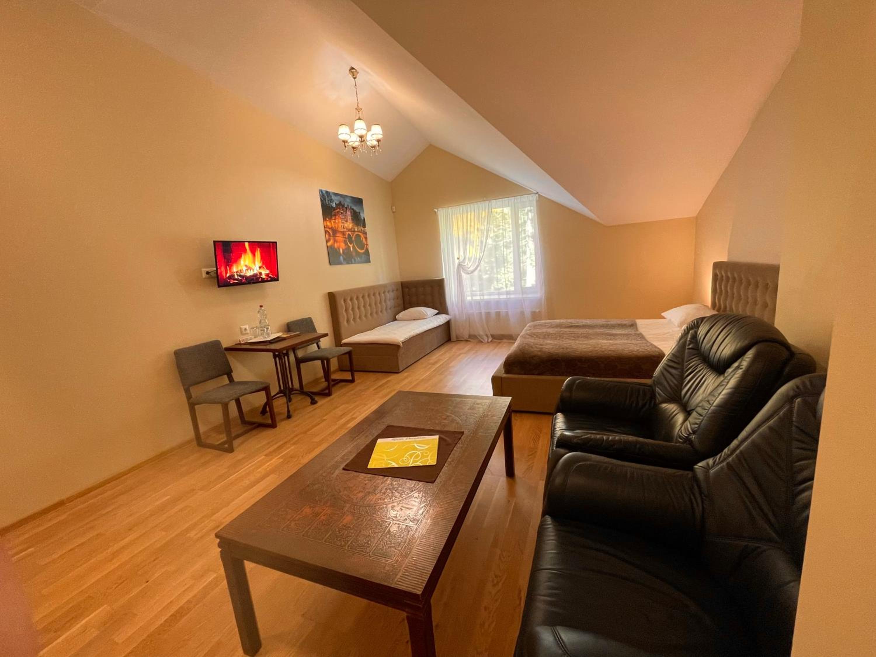 Quadruple Room with Spa Package - Photo 7