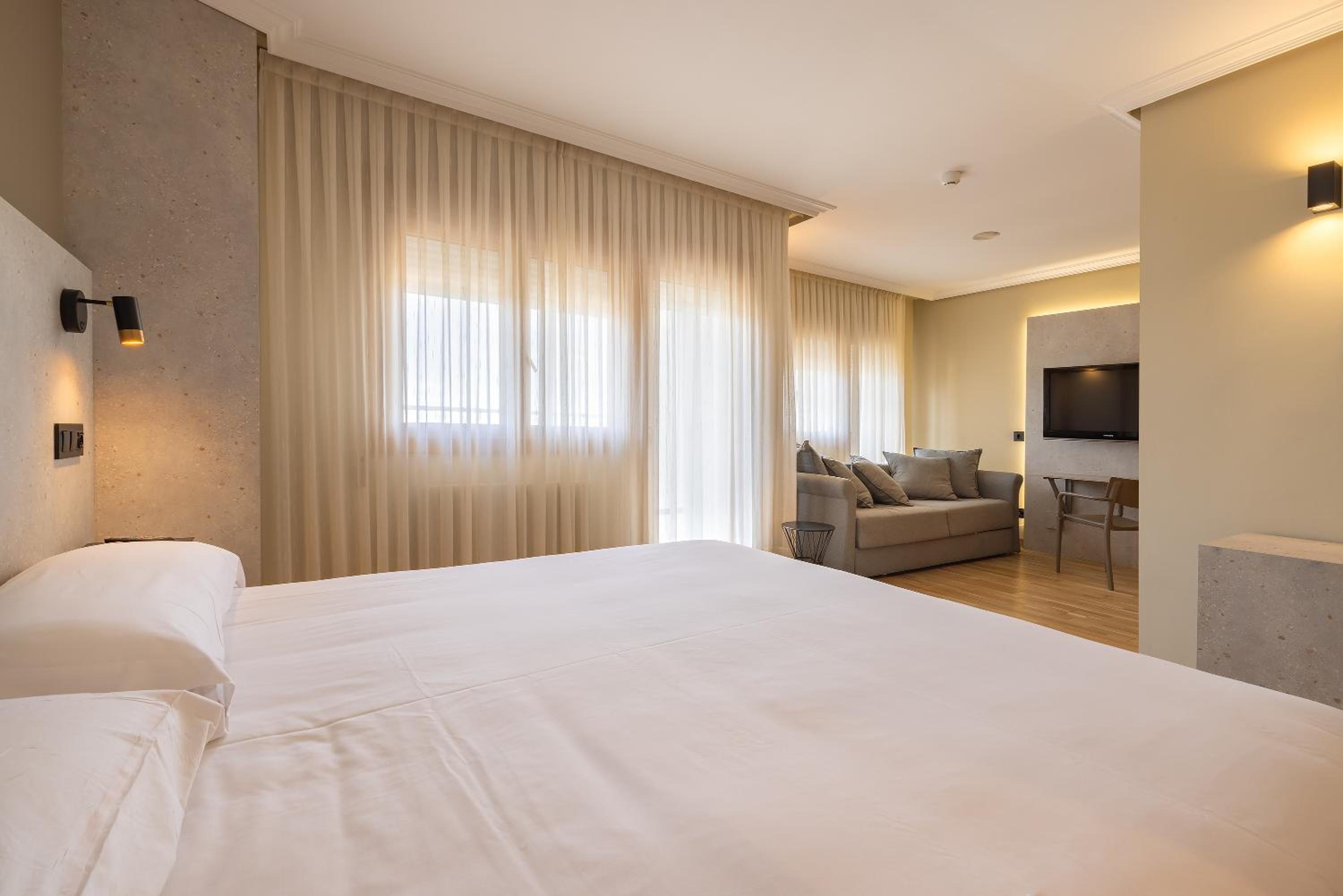 Superior Double Room - Photo 3