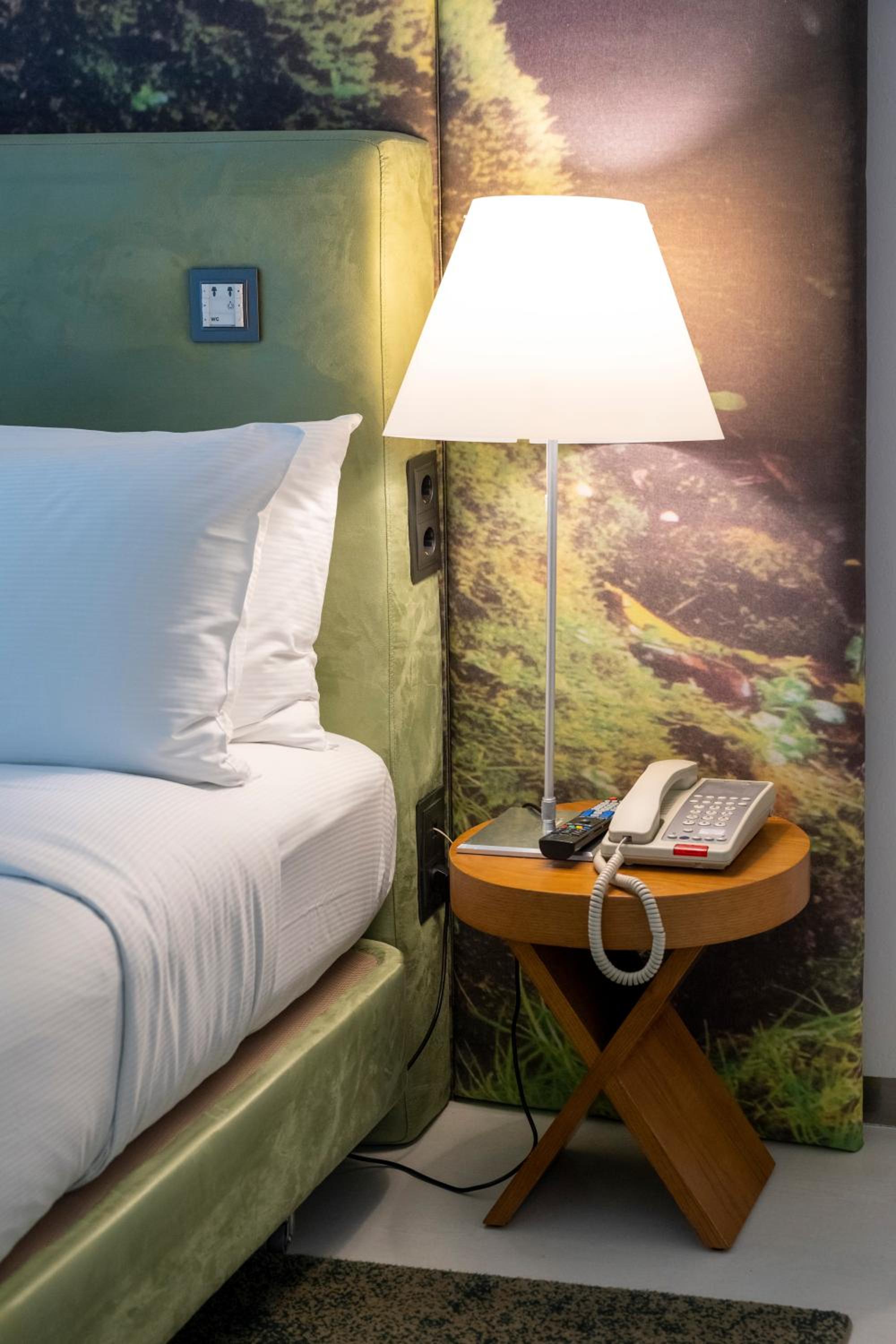 Deluxe King Room - Photo 6