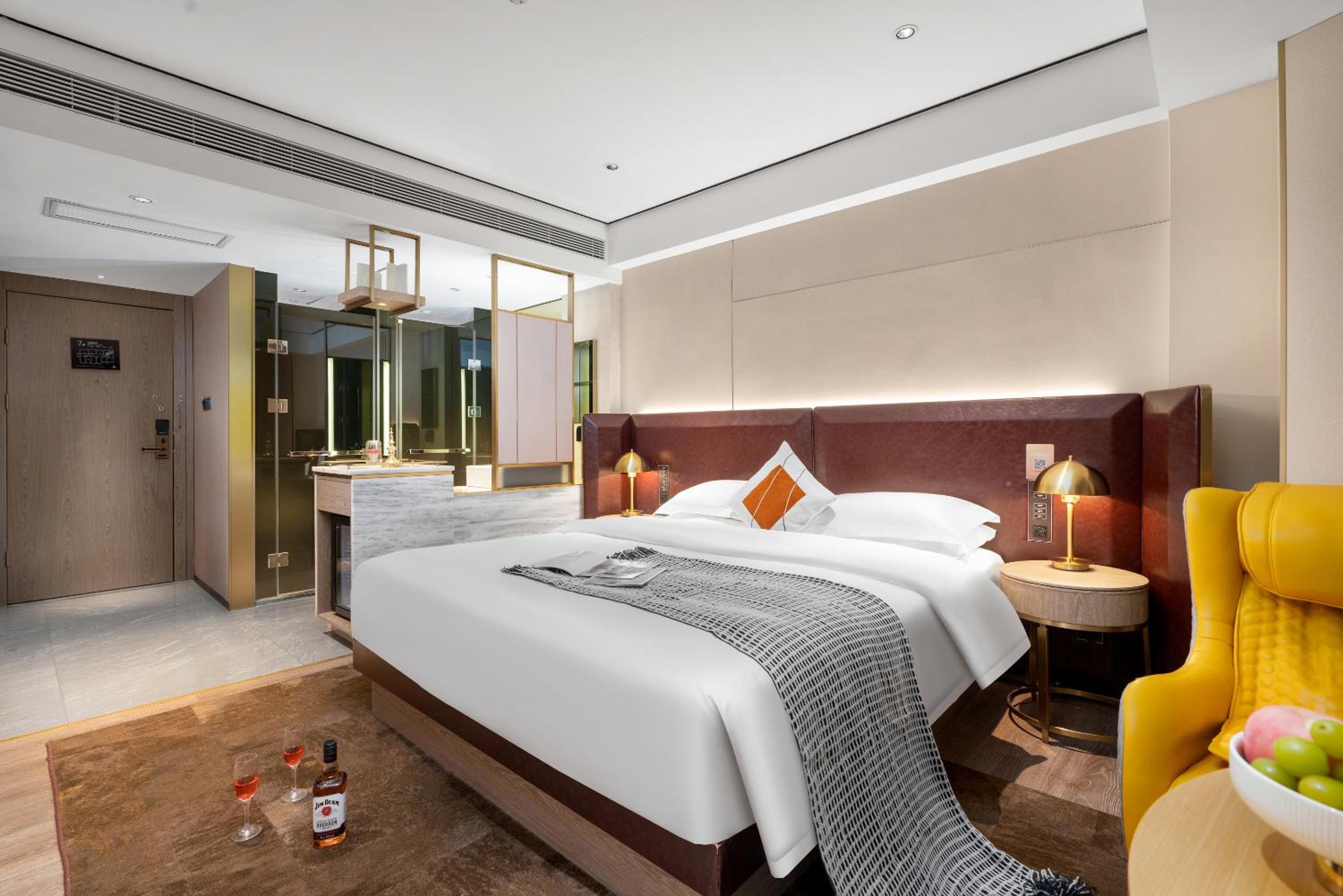 Deluxe Queen Room