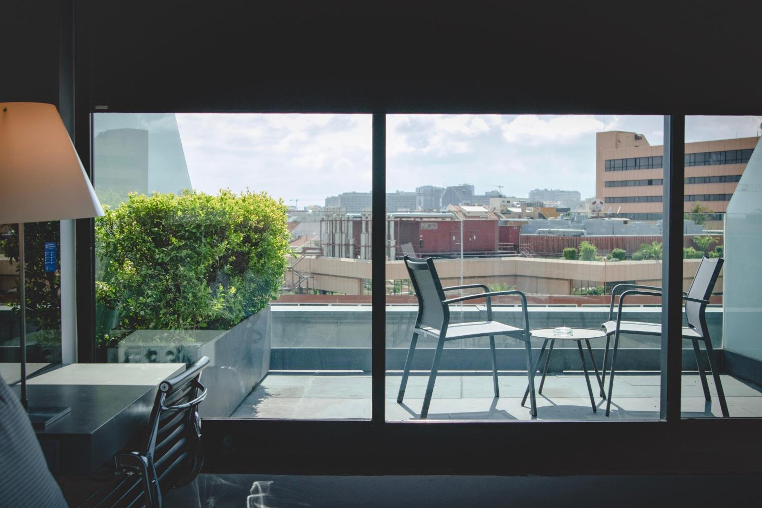 King Premium with Terrace - Photo 4