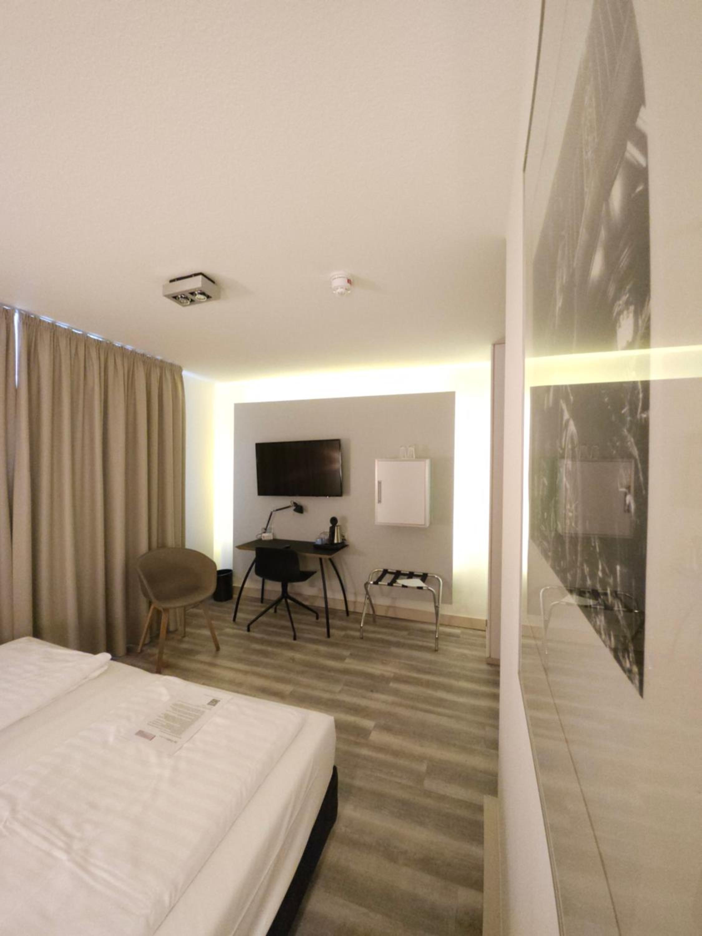 Standard Double Room - Photo 5