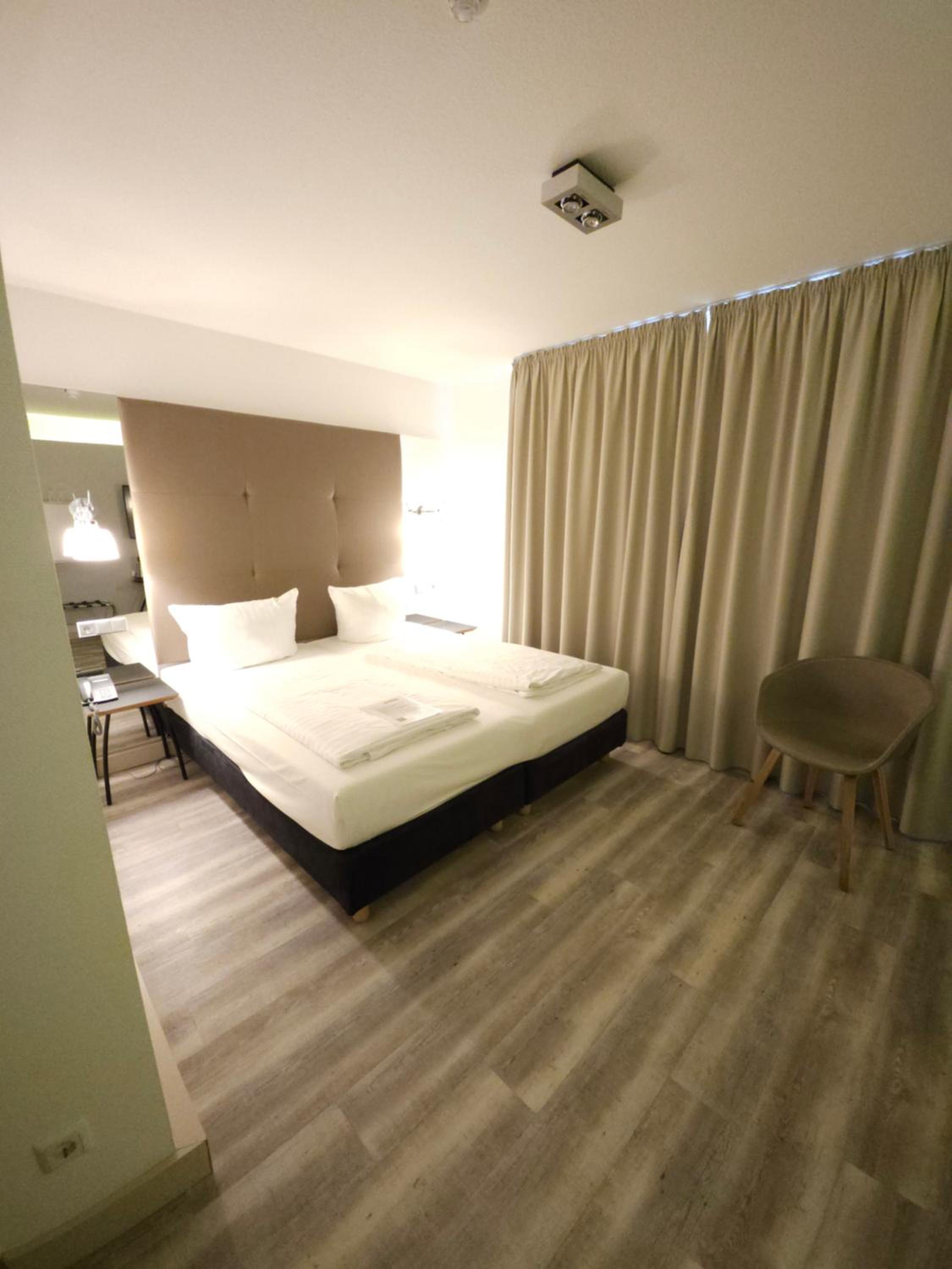 Standard Double Room - Photo 4