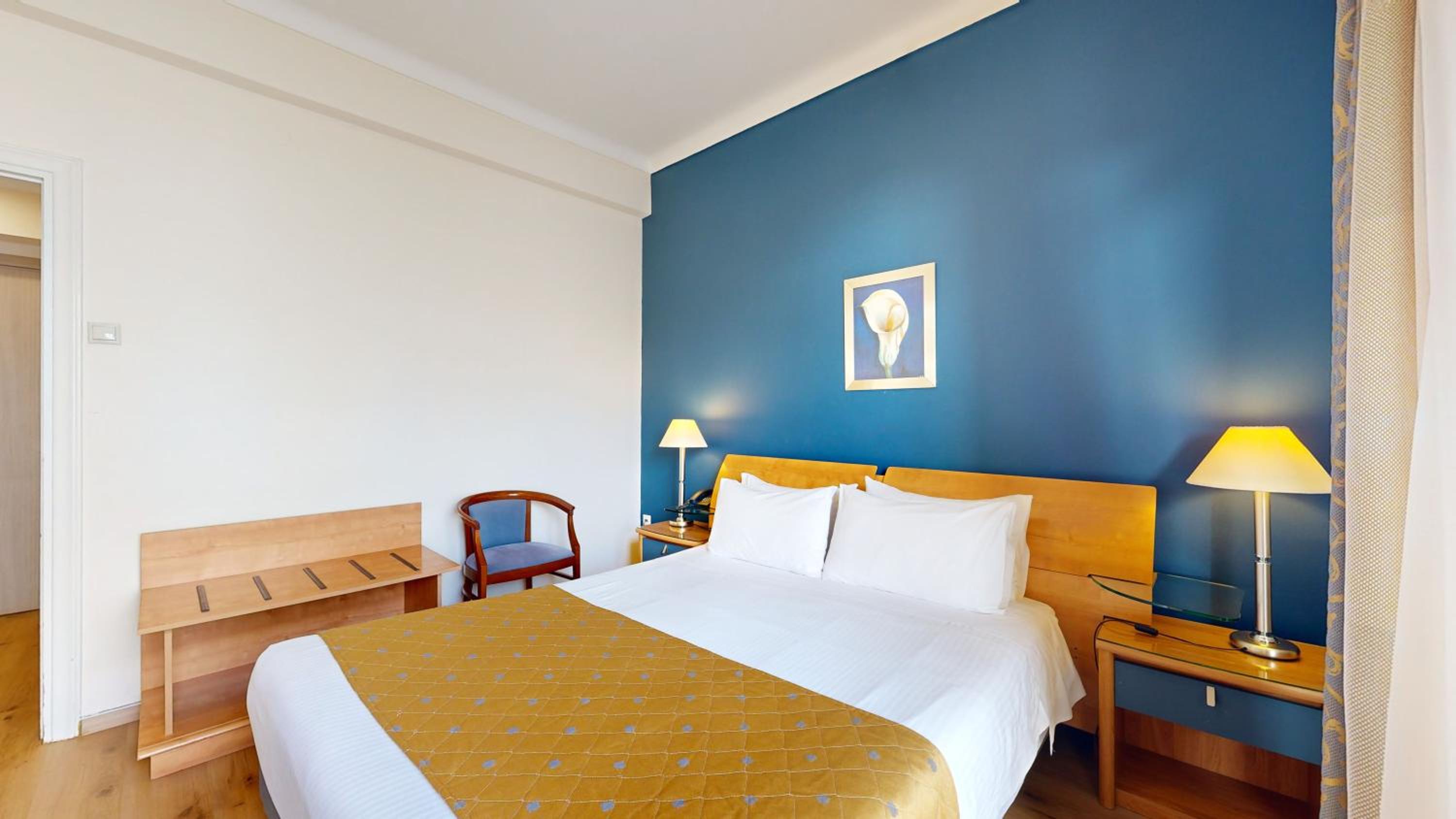 Classic King Room - Photo 6