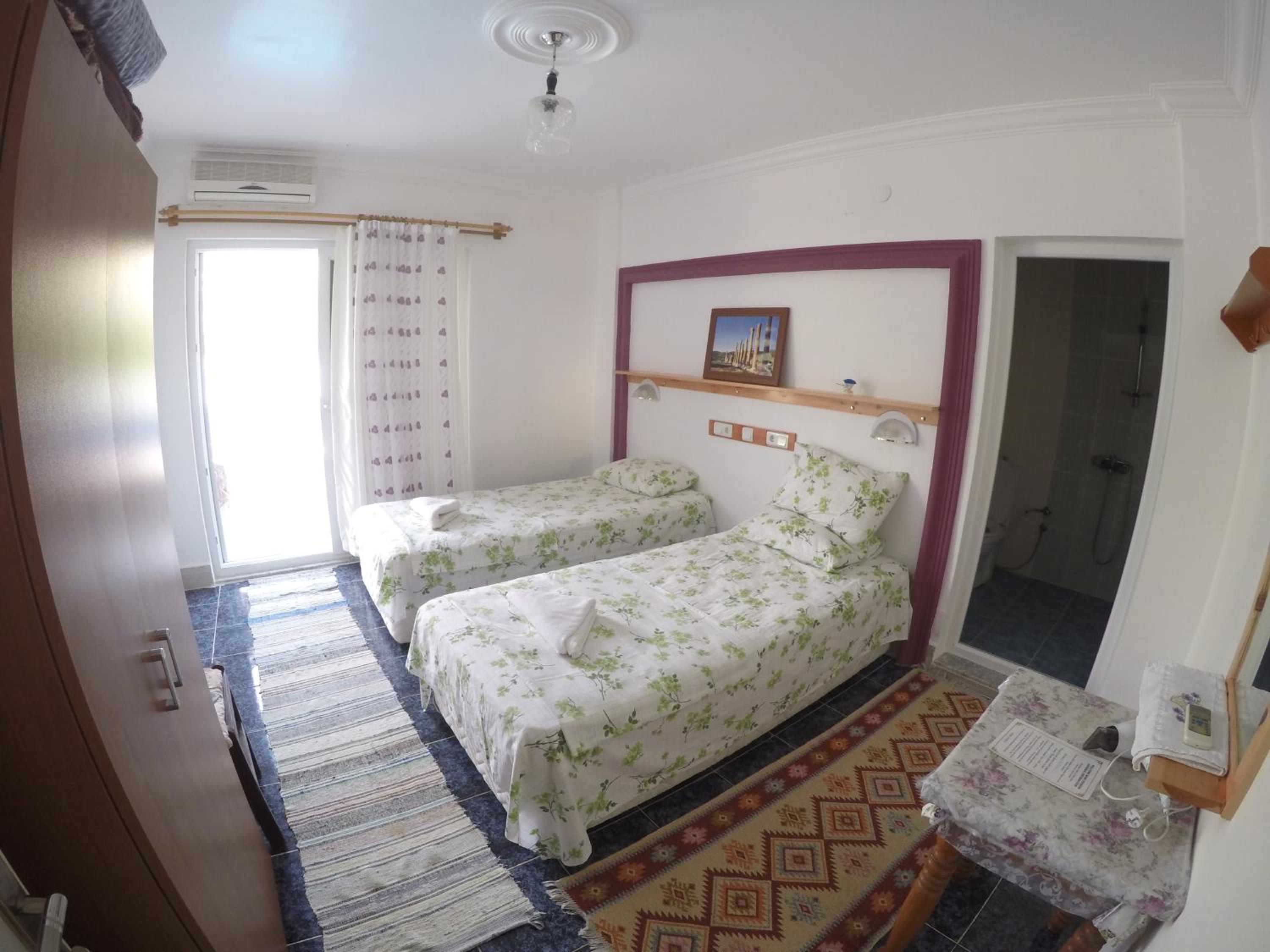 Standard Twin Room photo 2