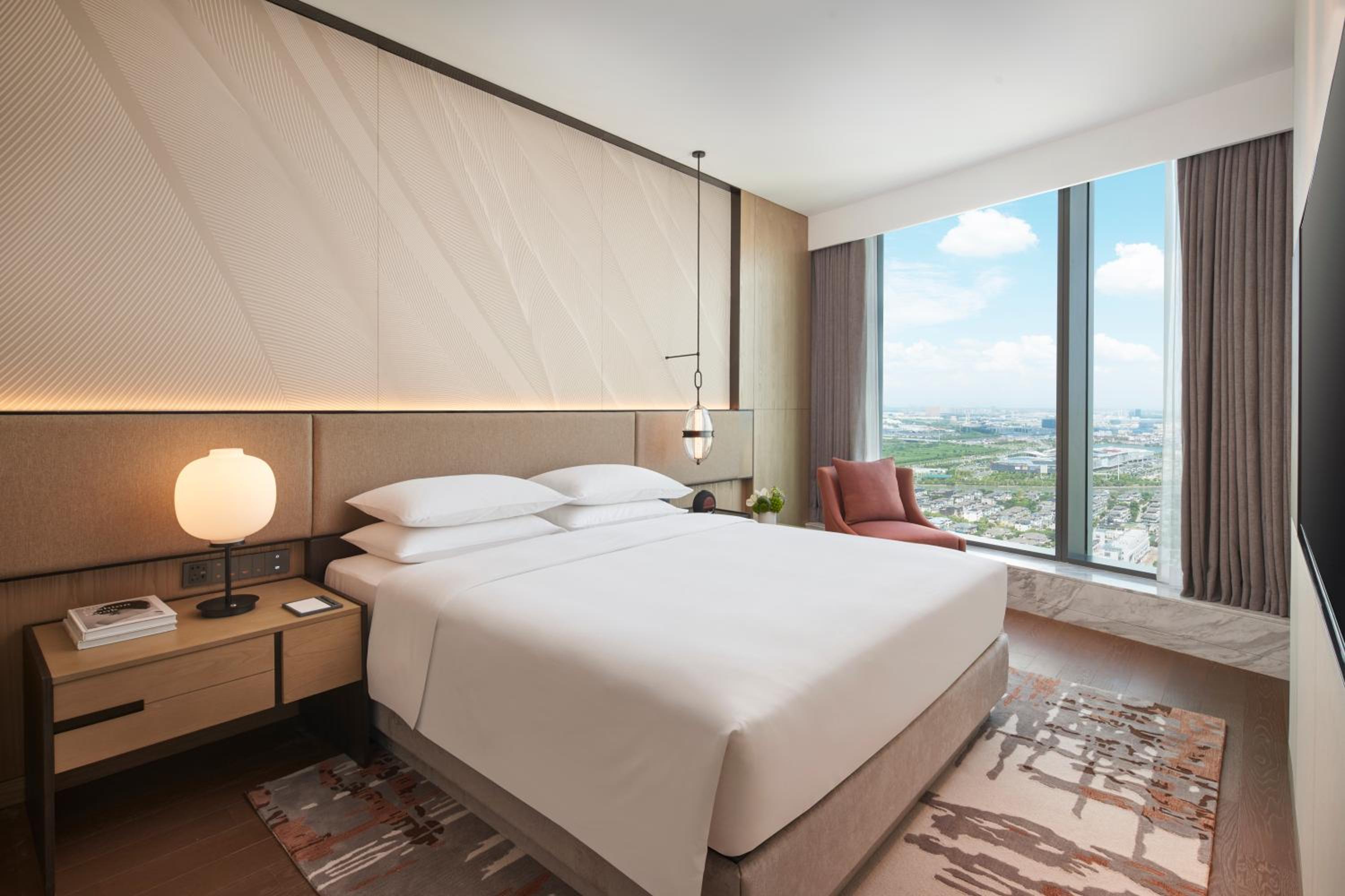 Deluxe King Suite with Two King Beds and Lake View photo 2