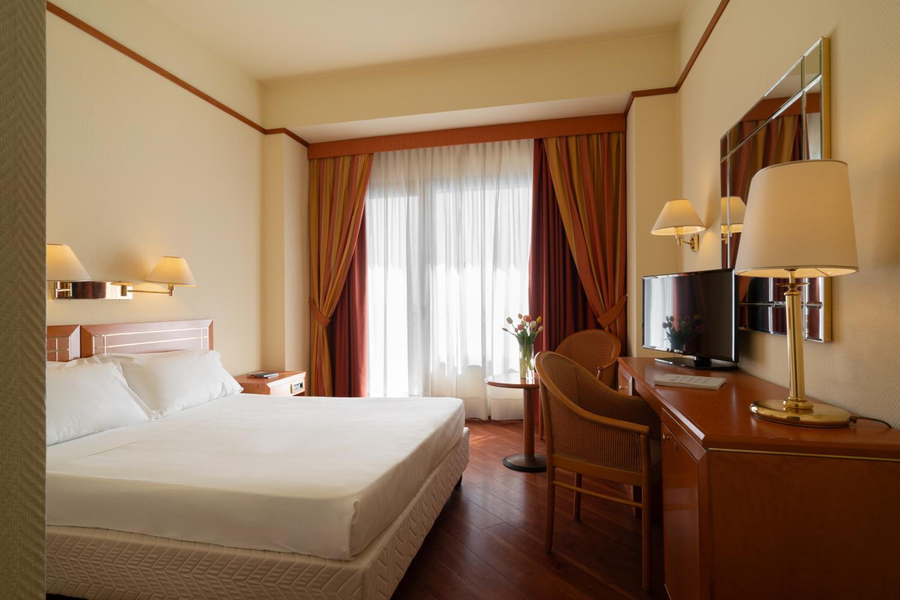 Standard Double or Twin Room - Photo 1