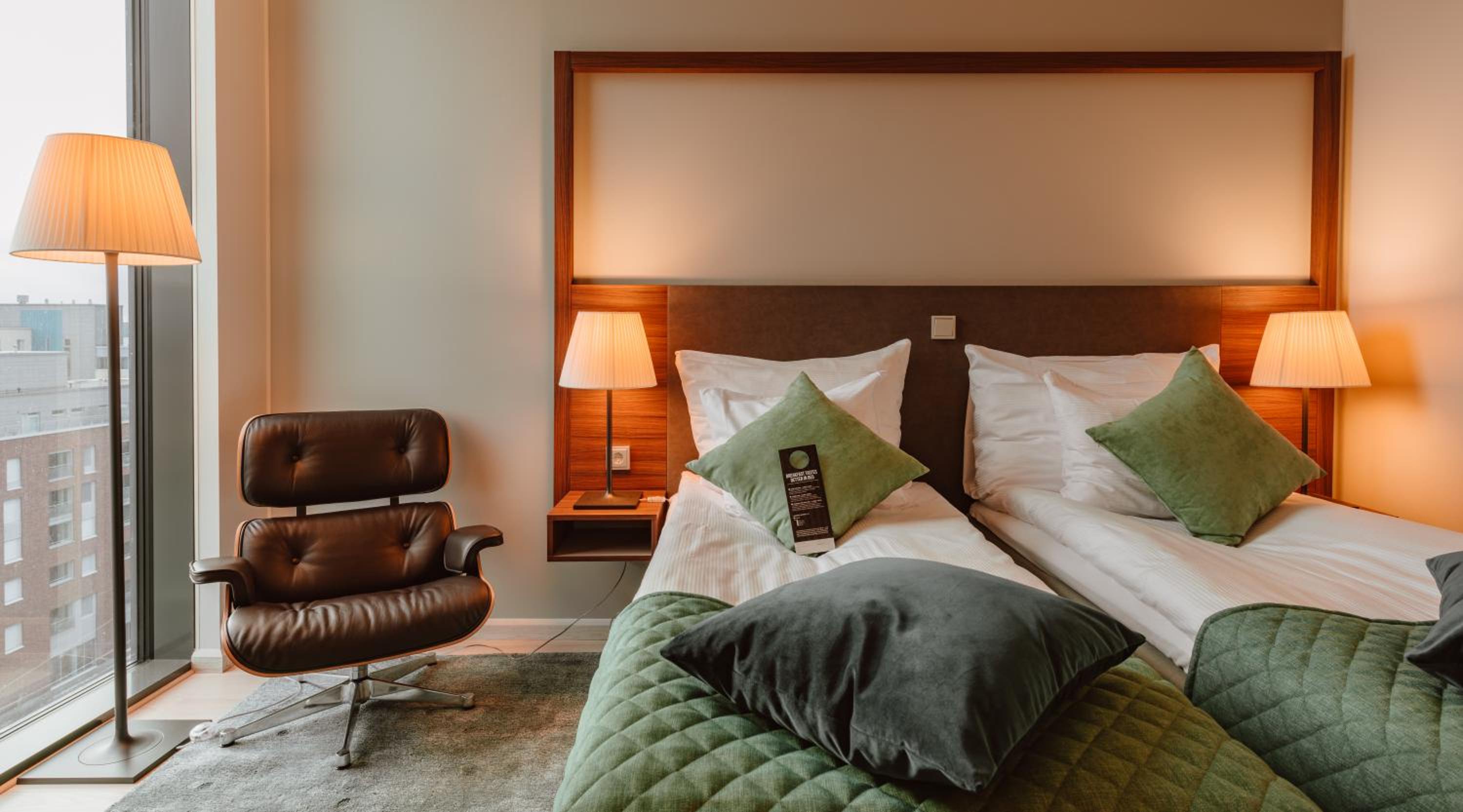 Standard Twin Room thumbnail 5