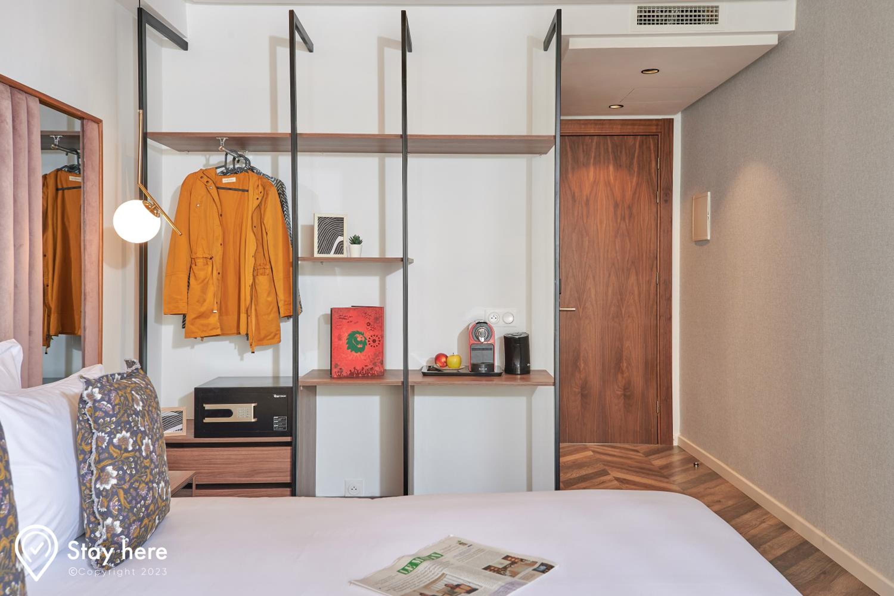 Deluxe Double Room with Balcony - Photo 7