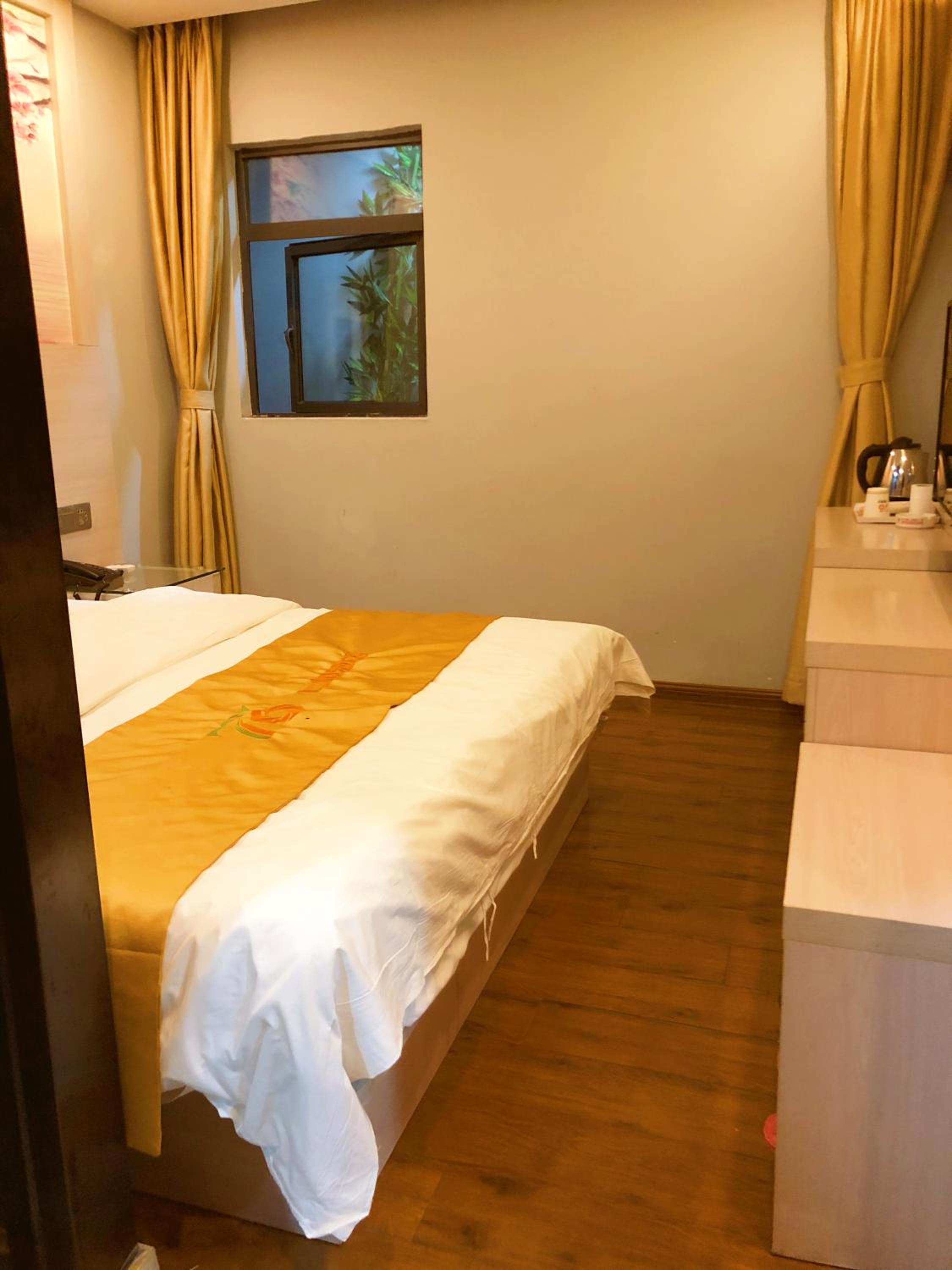Standard Queen Room A