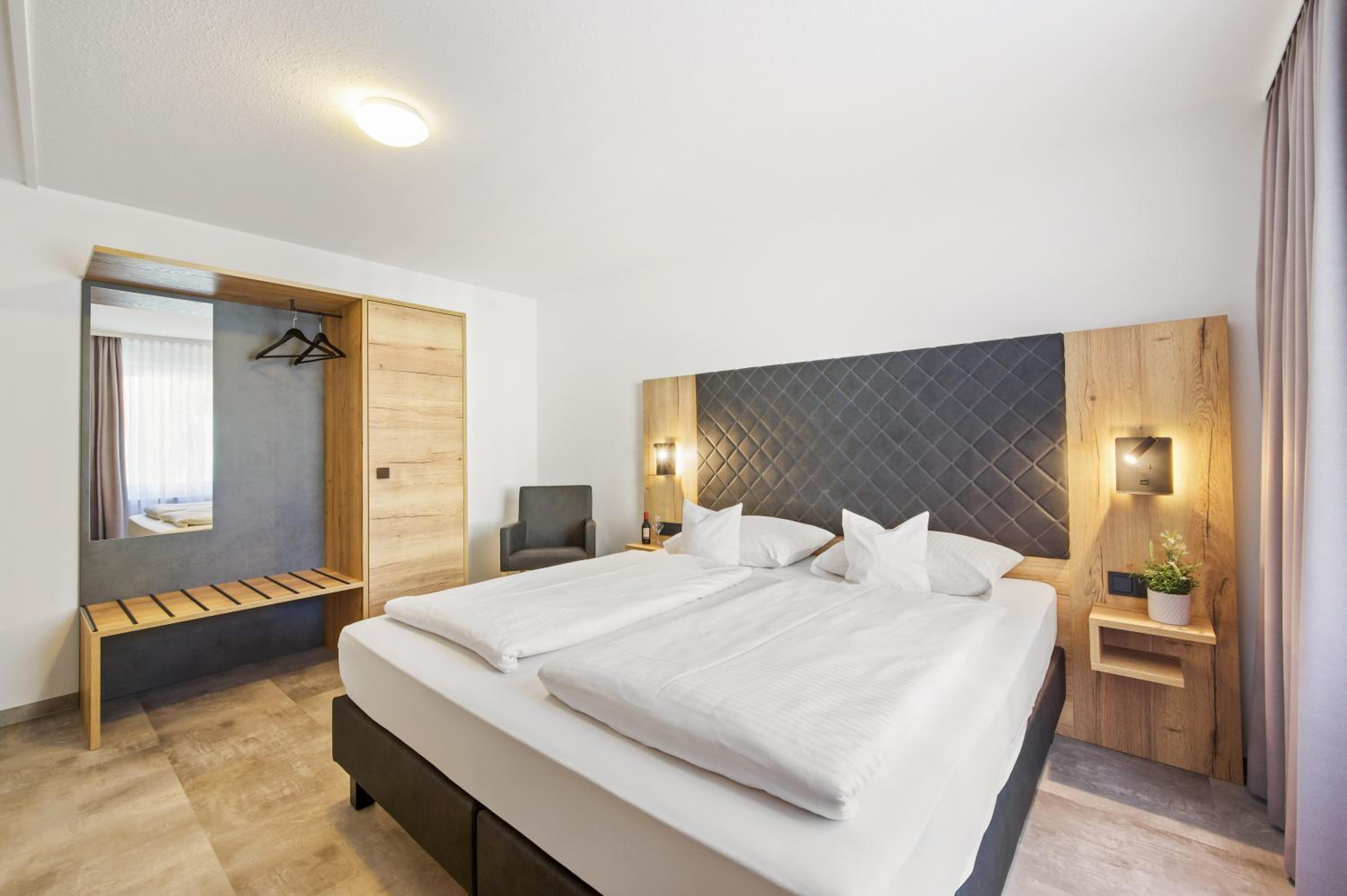 Deluxe Double or Twin Room - Photo 8