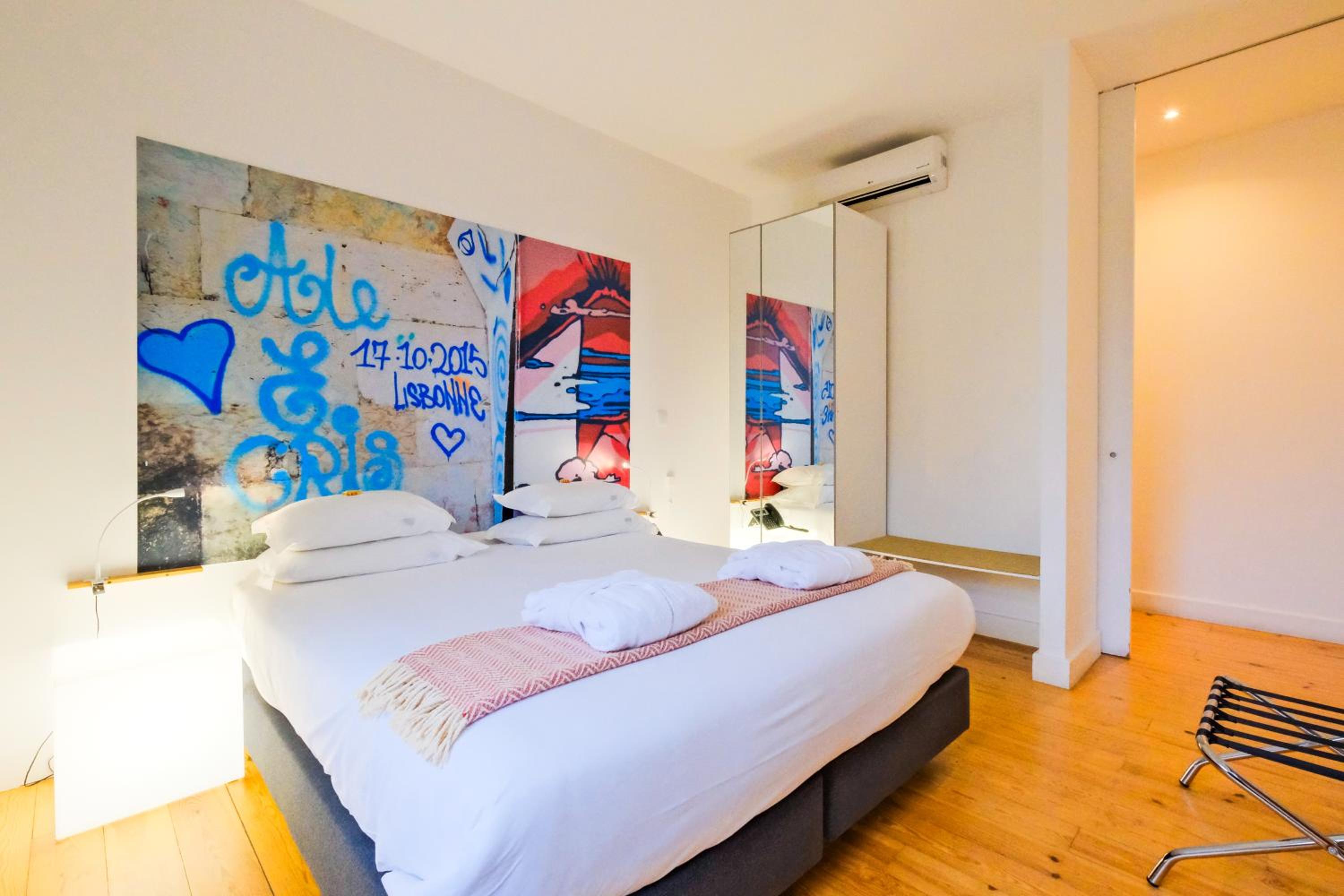 One-Bedroom Apartment with City View