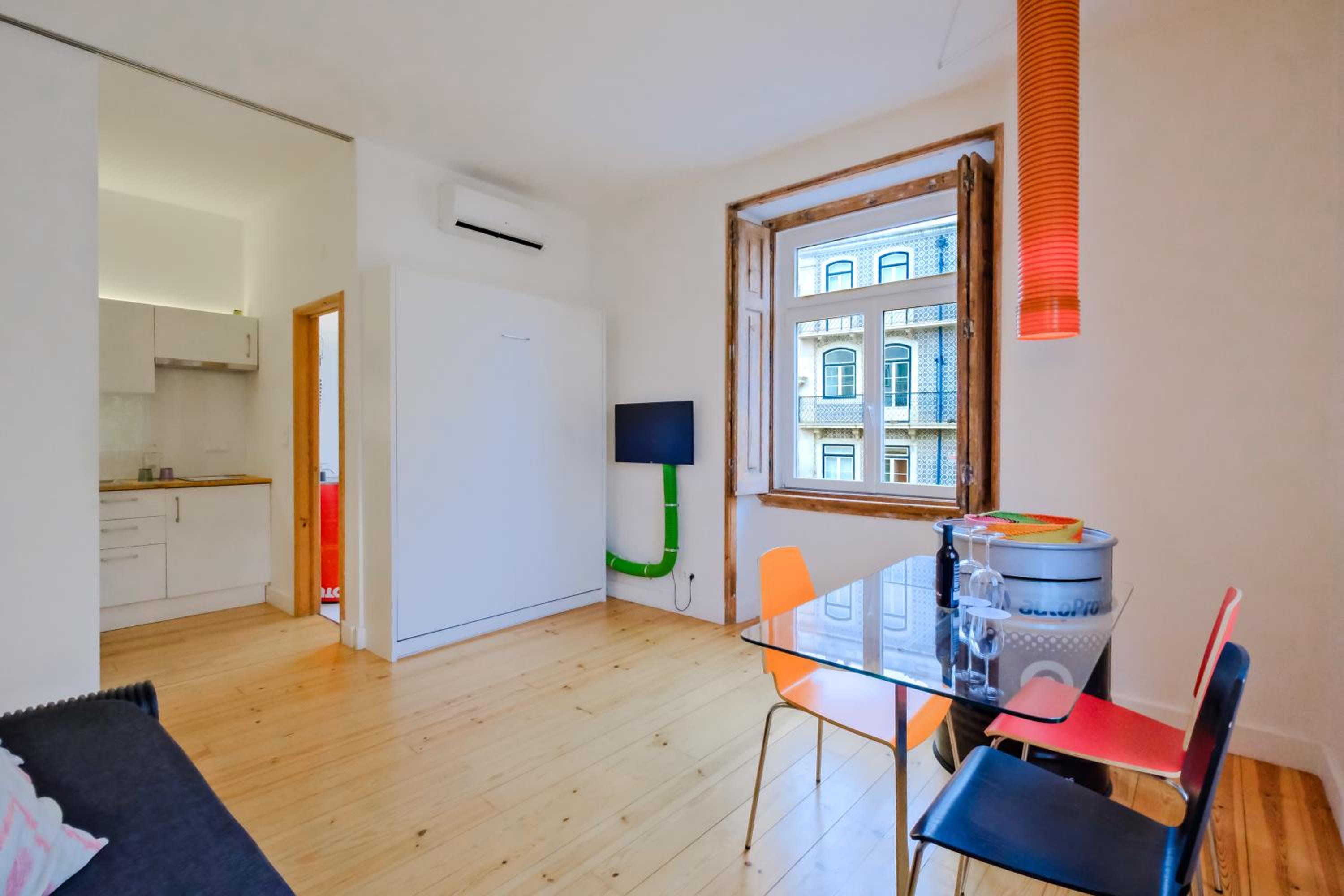 One-Bedroom Apartment with City View thumbnail 5