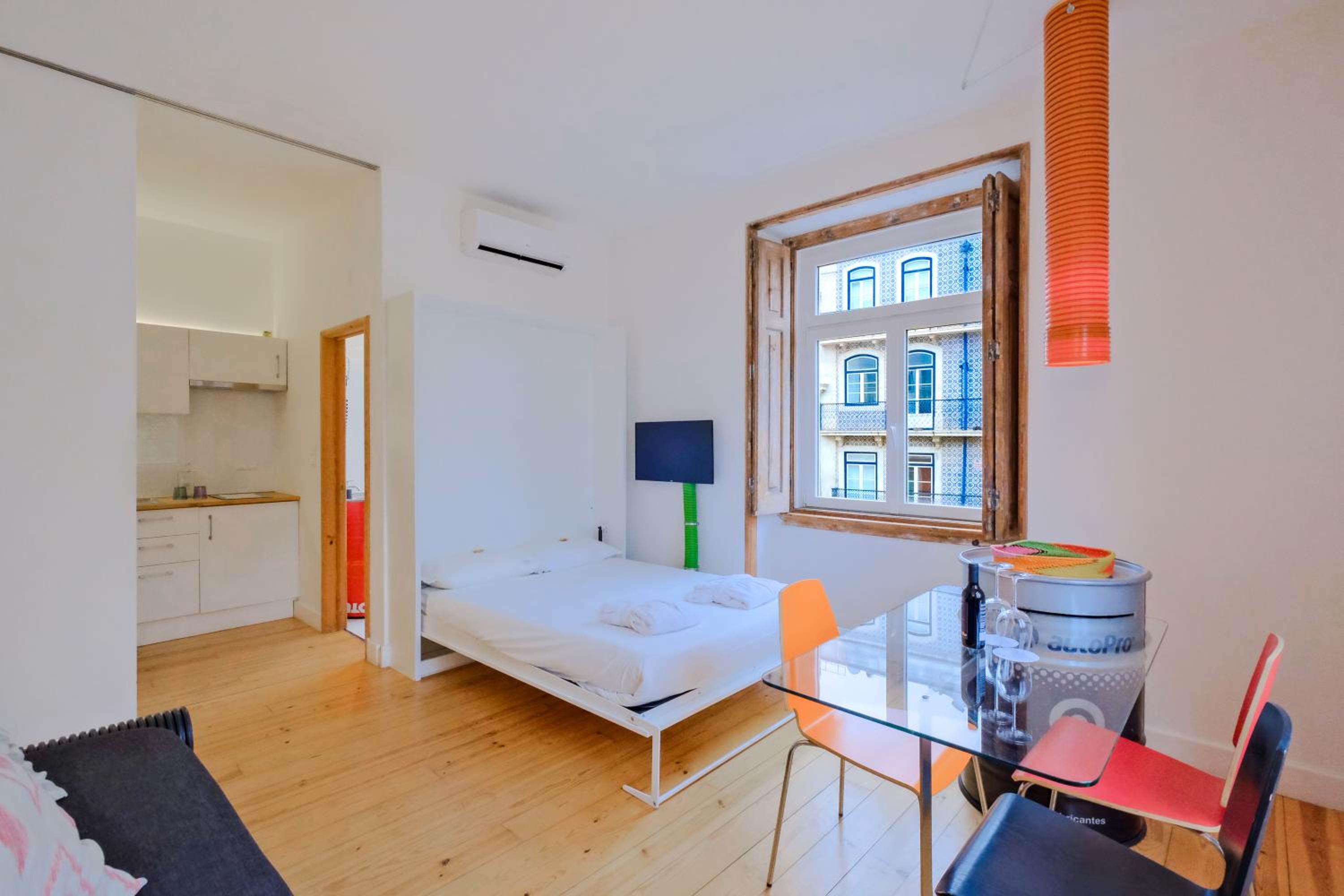One-Bedroom Apartment with City View thumbnail 6