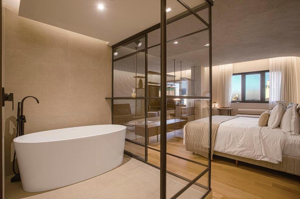 Suite - Photo 4