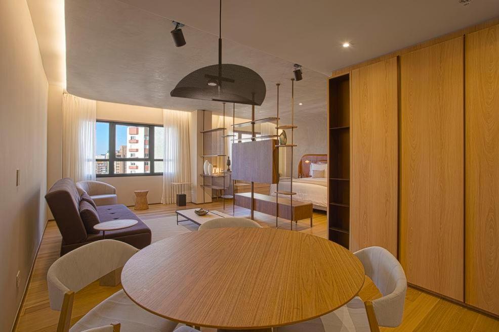 Suite - Photo 5