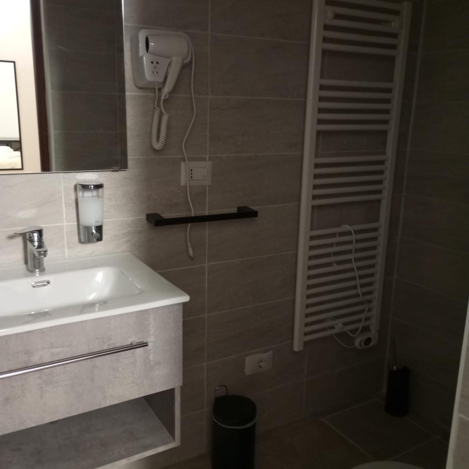 Single Room with Private Bathroom photo 3