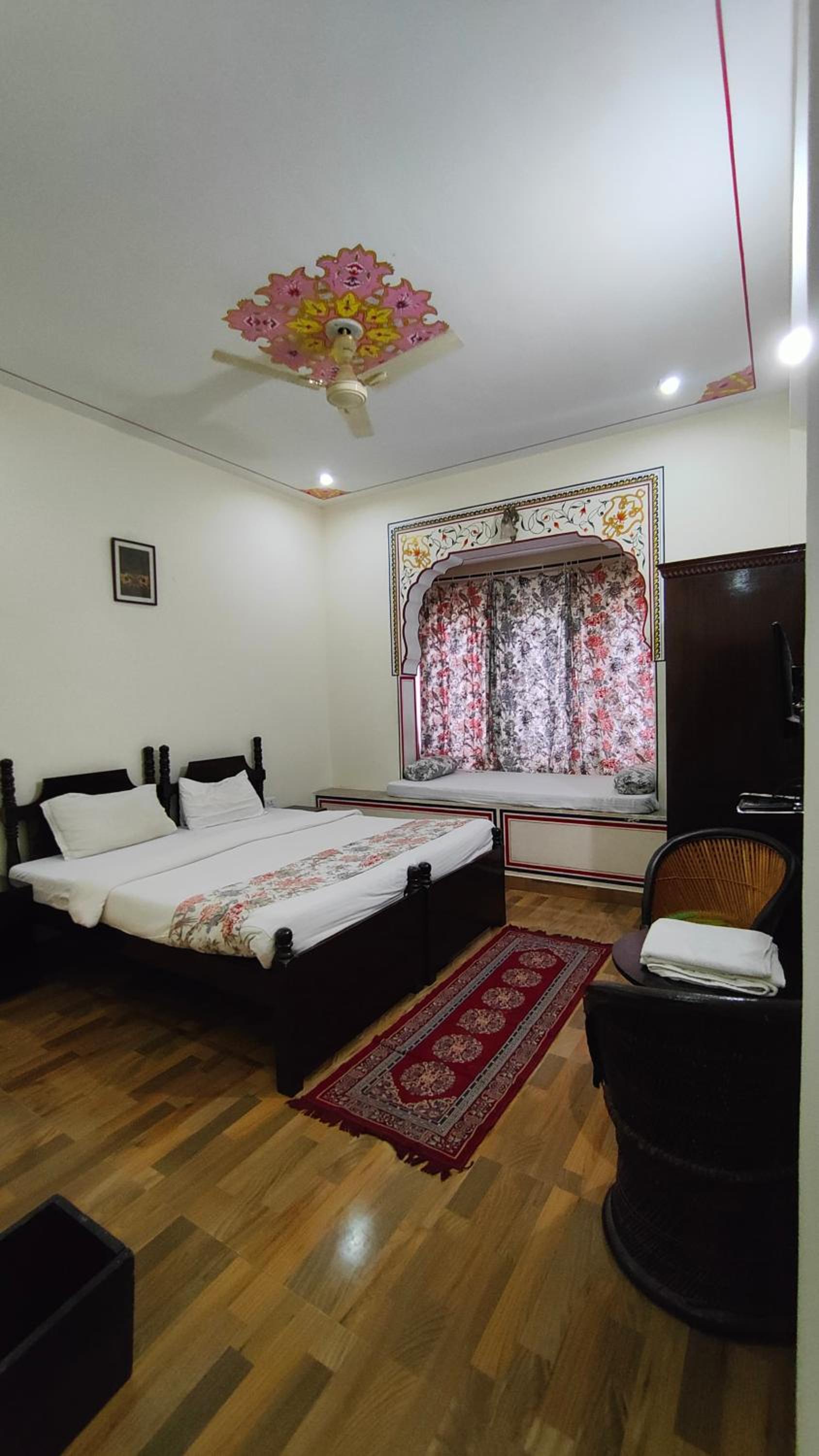Deluxe Heritage Room - Photo 8