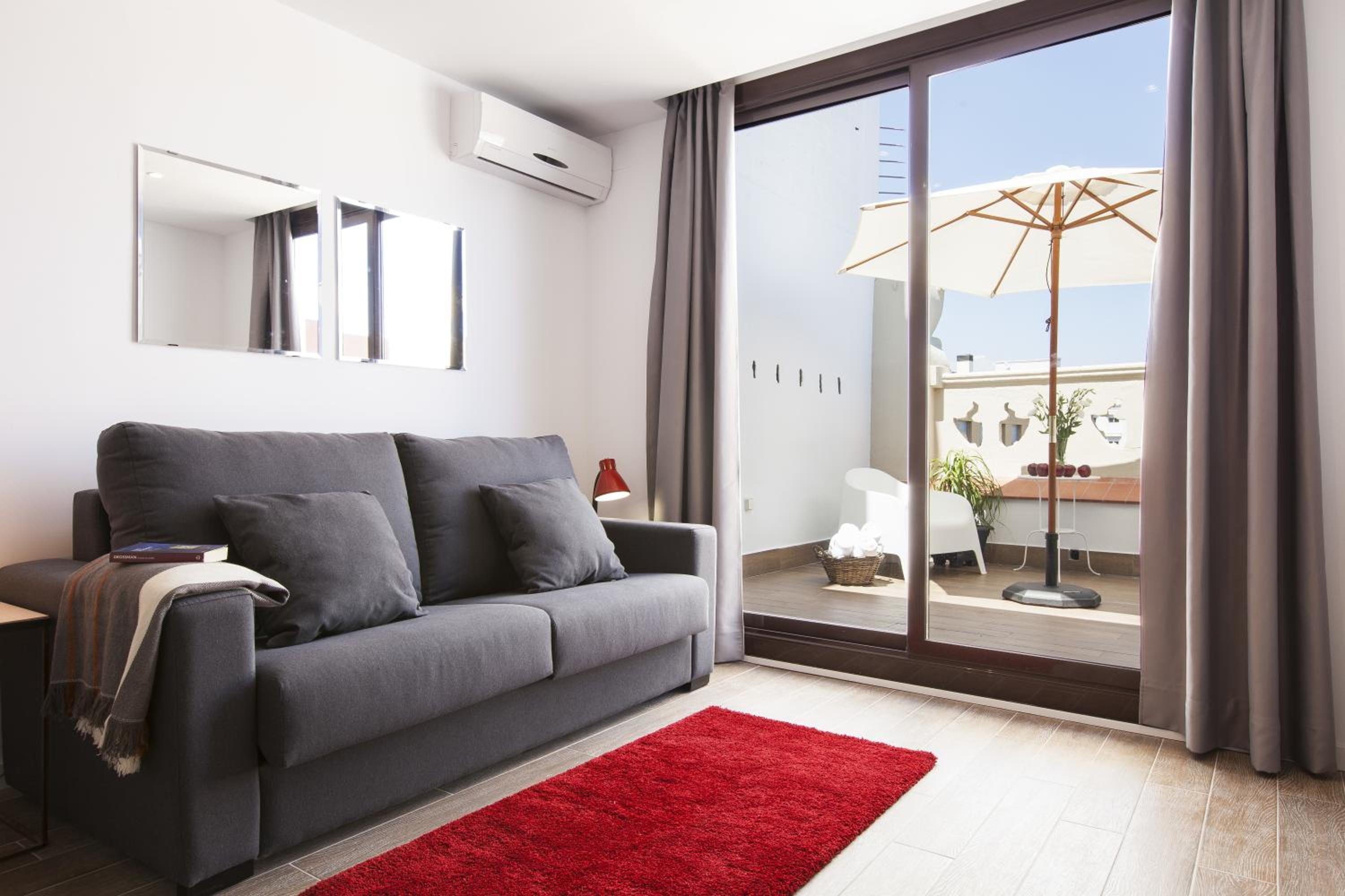 One-Bedroom Penthouse Apartment photo 2