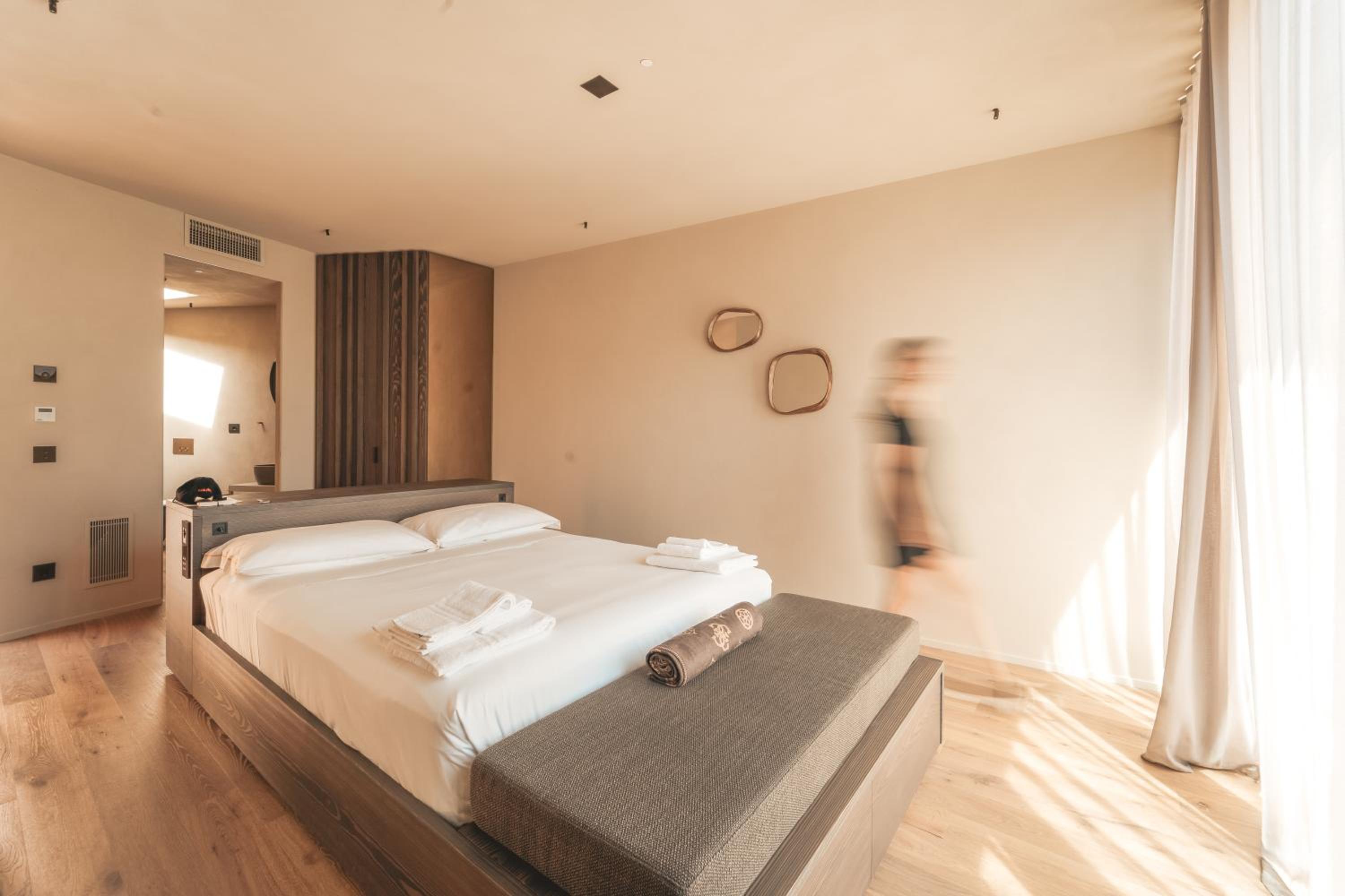 Deluxe Double Room with Balcony and Hot Tub photo 2