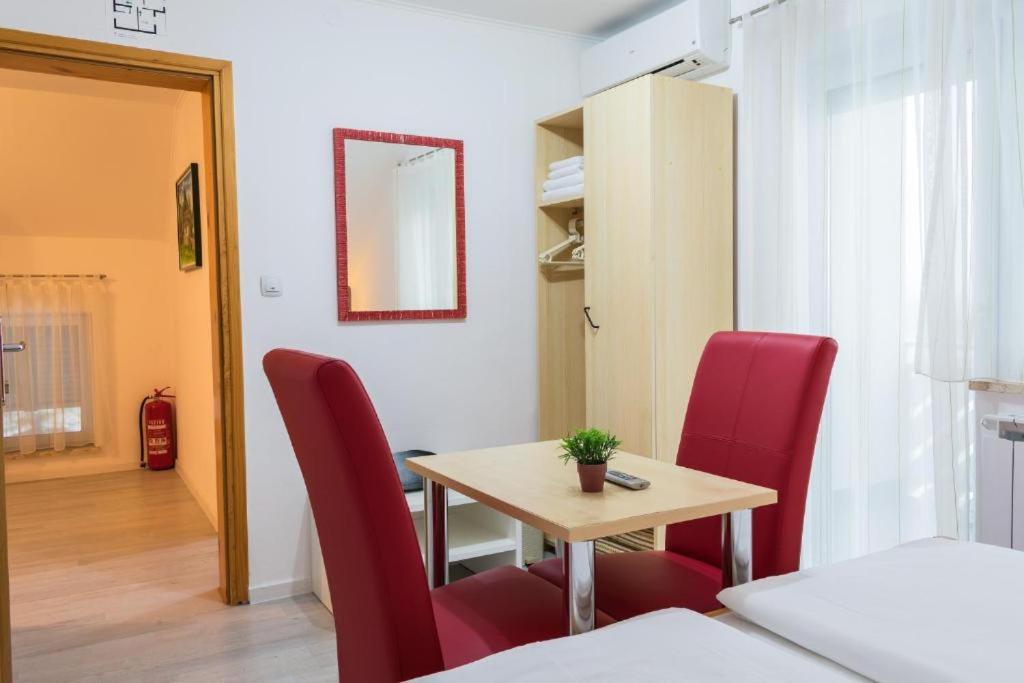 Three-Bedroom Apartment - Split Level - Photo 12