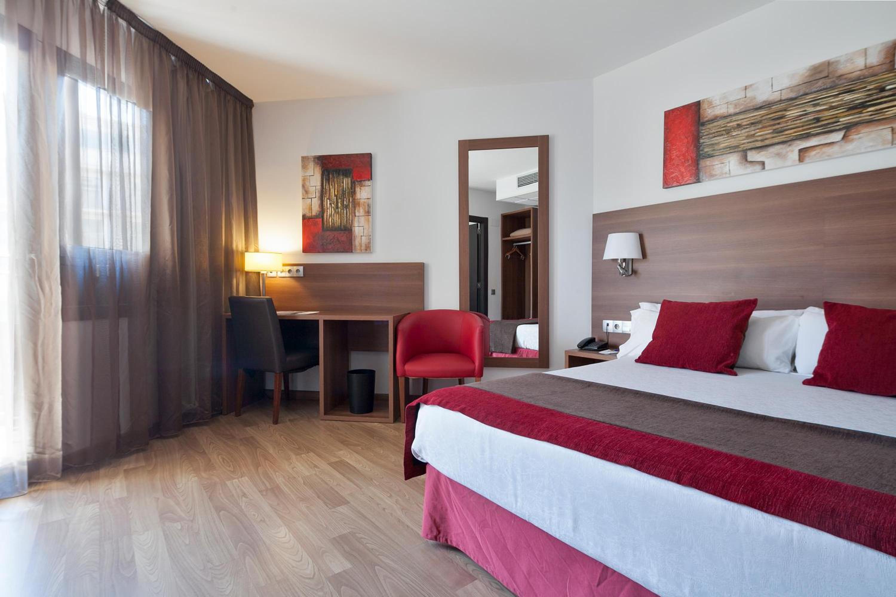 Superior Double Room thumbnail 5