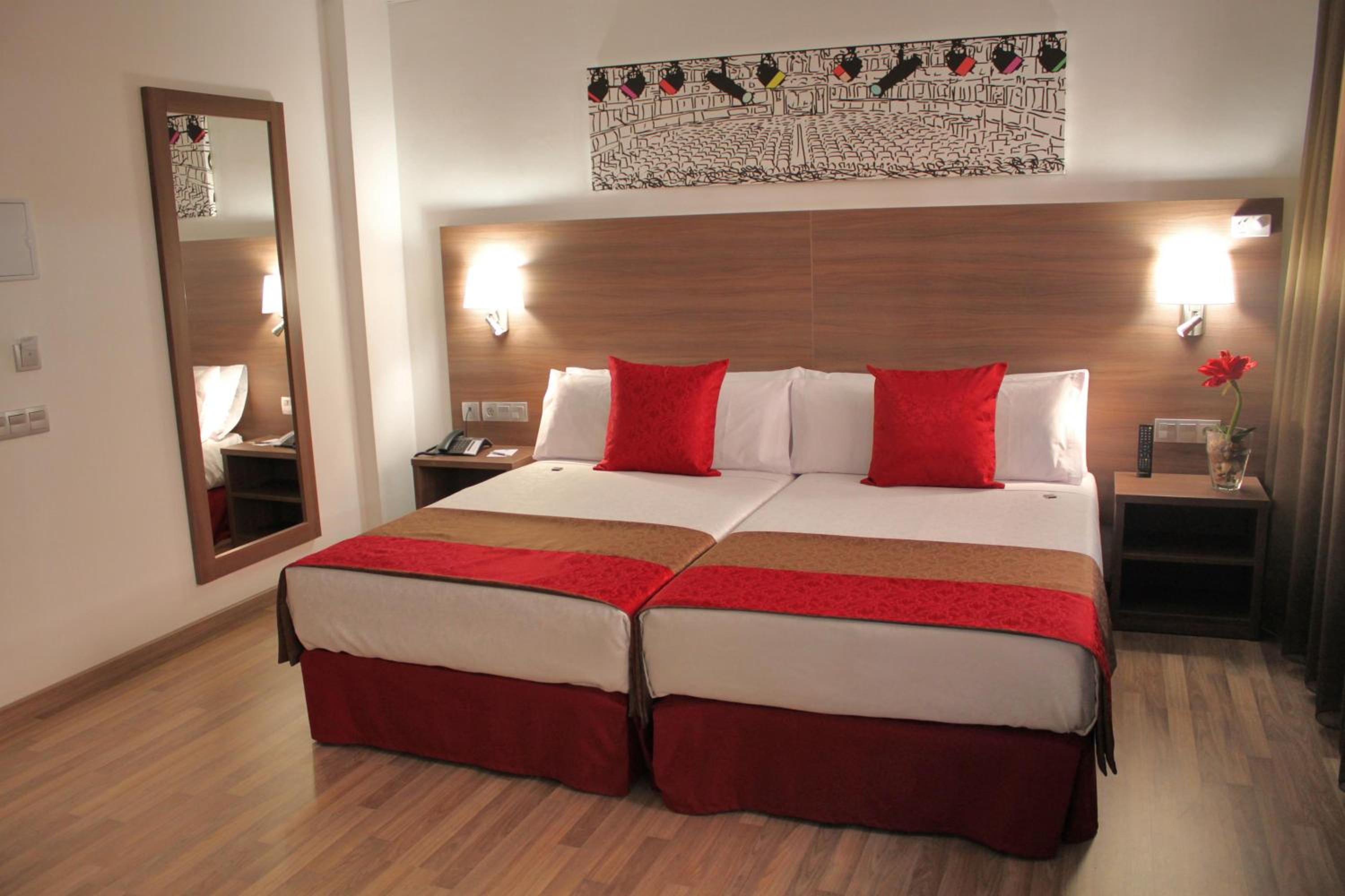 Twin Room thumbnail 5